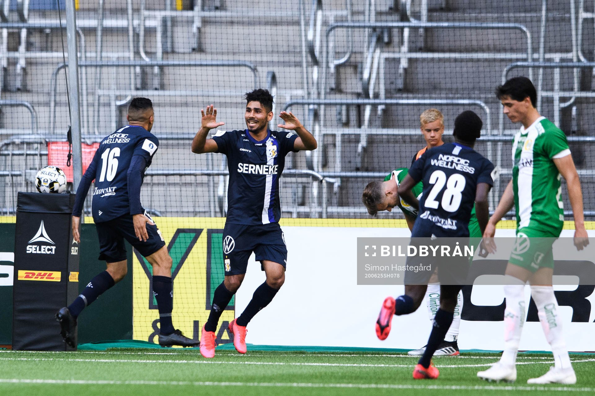 IFK Göteborgs Sargon Abraham och Hosam Aiesh jublar