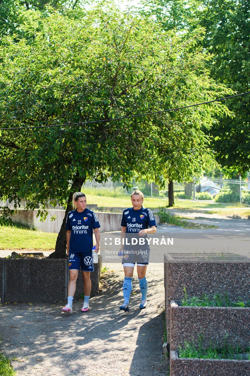 Djurgårdens Olivia Schough och Simone Edefall
