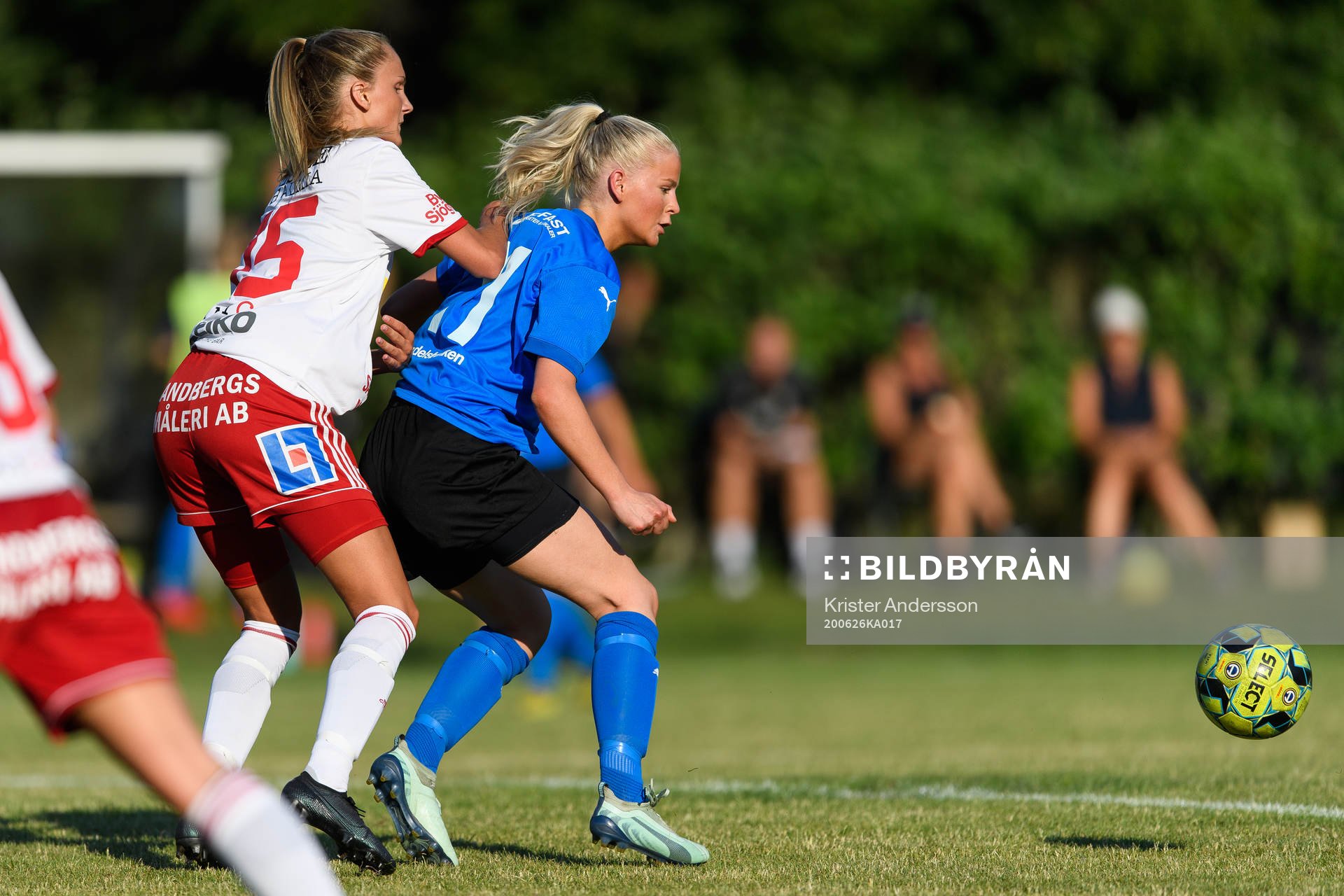 Halmias Emma Skantz och Halmstads Moa Karlsson