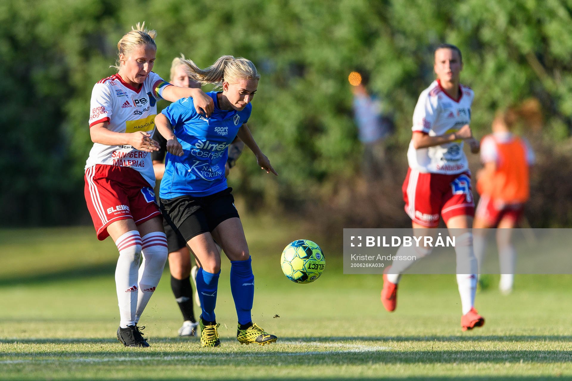 Halmias Alicia Hansson och Halmstads Nellie Andersson
