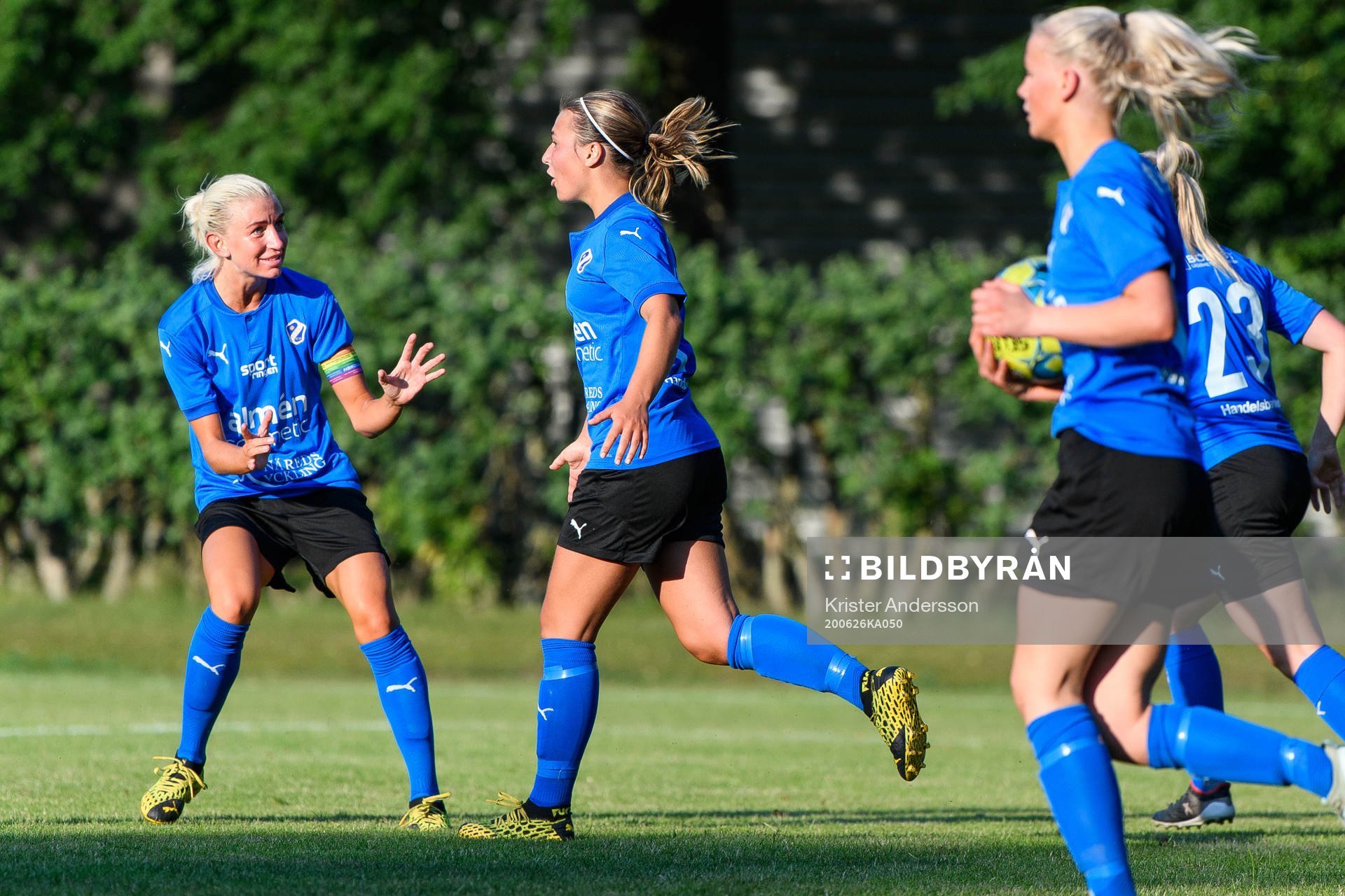 Halmstads Emma Nielsen jublar med Alexandra Hellekant