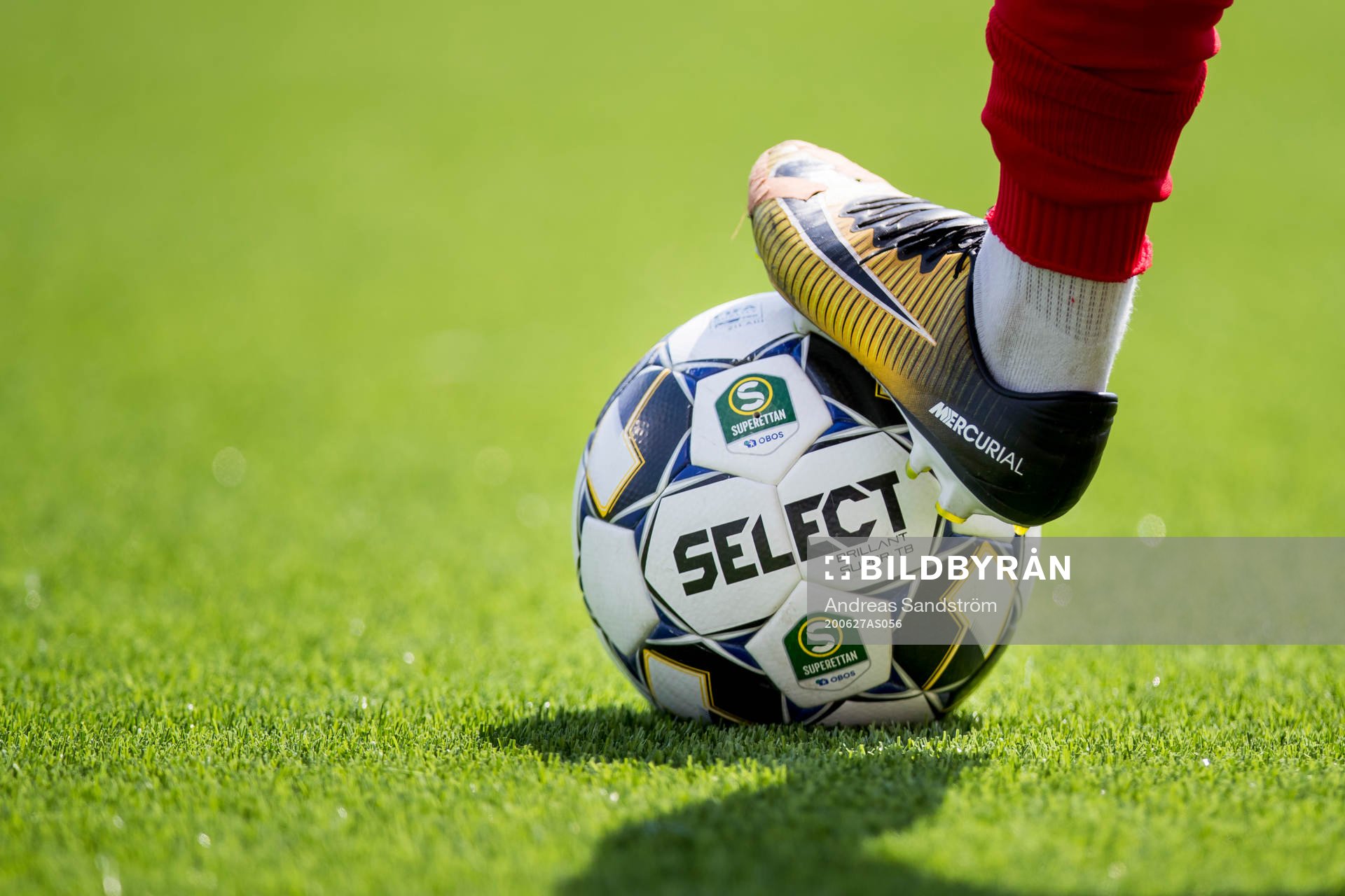 En fotboll och en fotbollssko