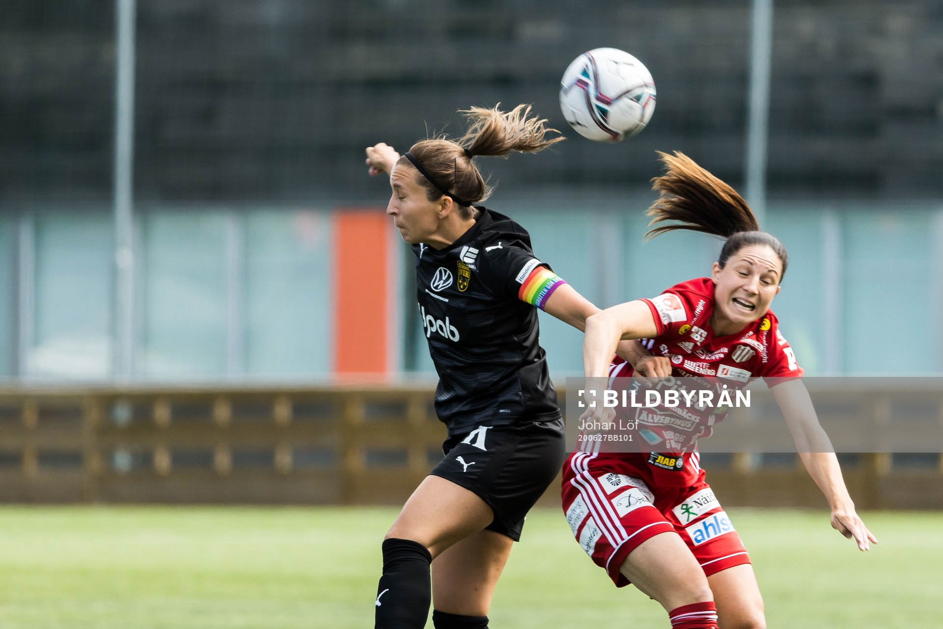 Umeås Therese Simonsson och Piteås Josefin Johansson