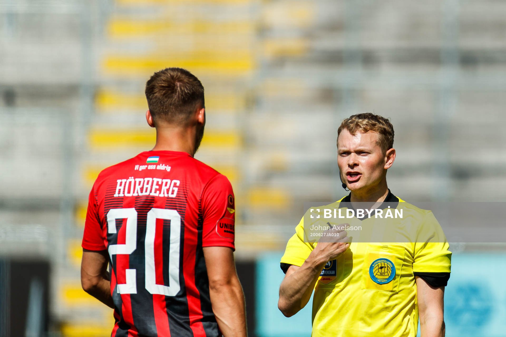 Domare Fredrik Klitte i samtal med Östersunds Felix