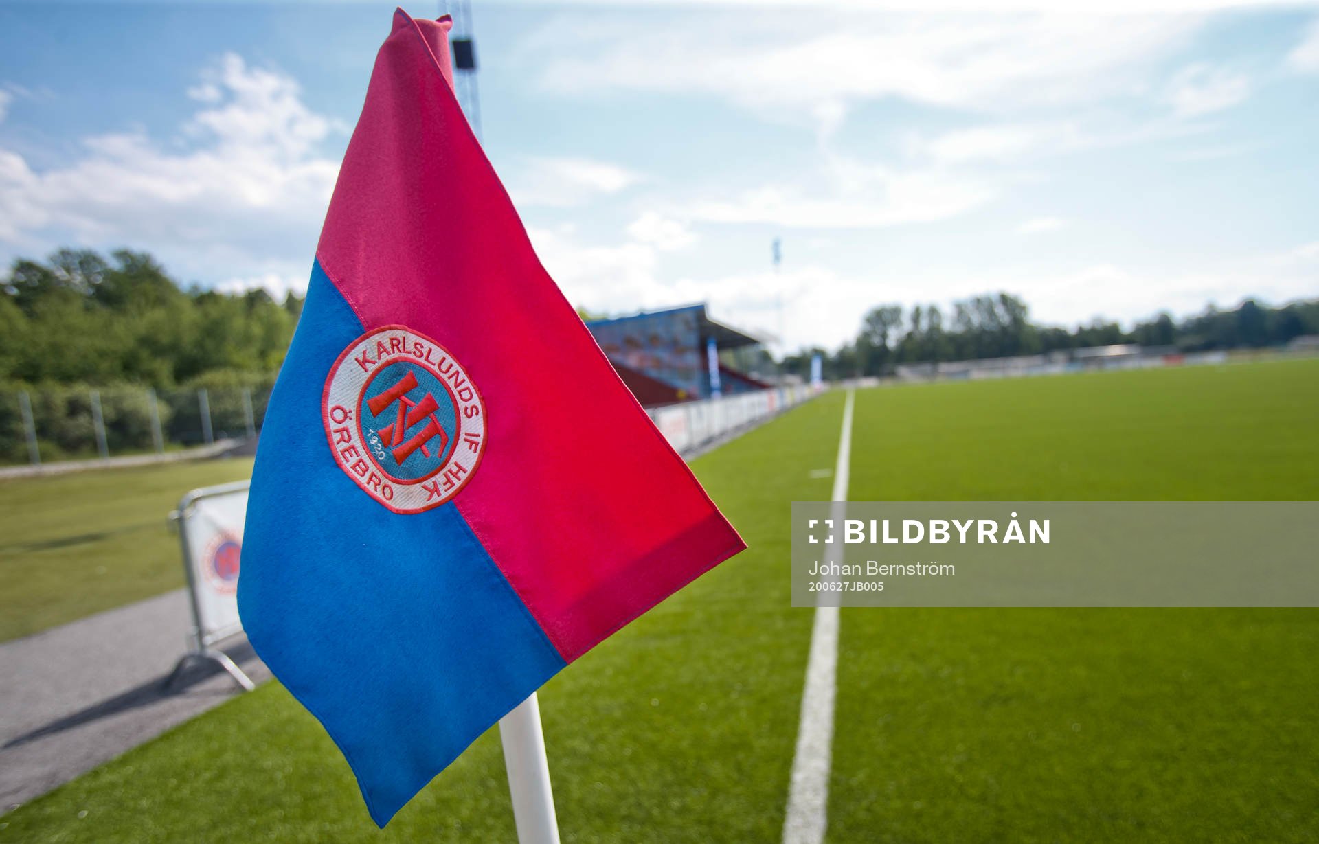 Hörnflagga med Karlslunds logotyp