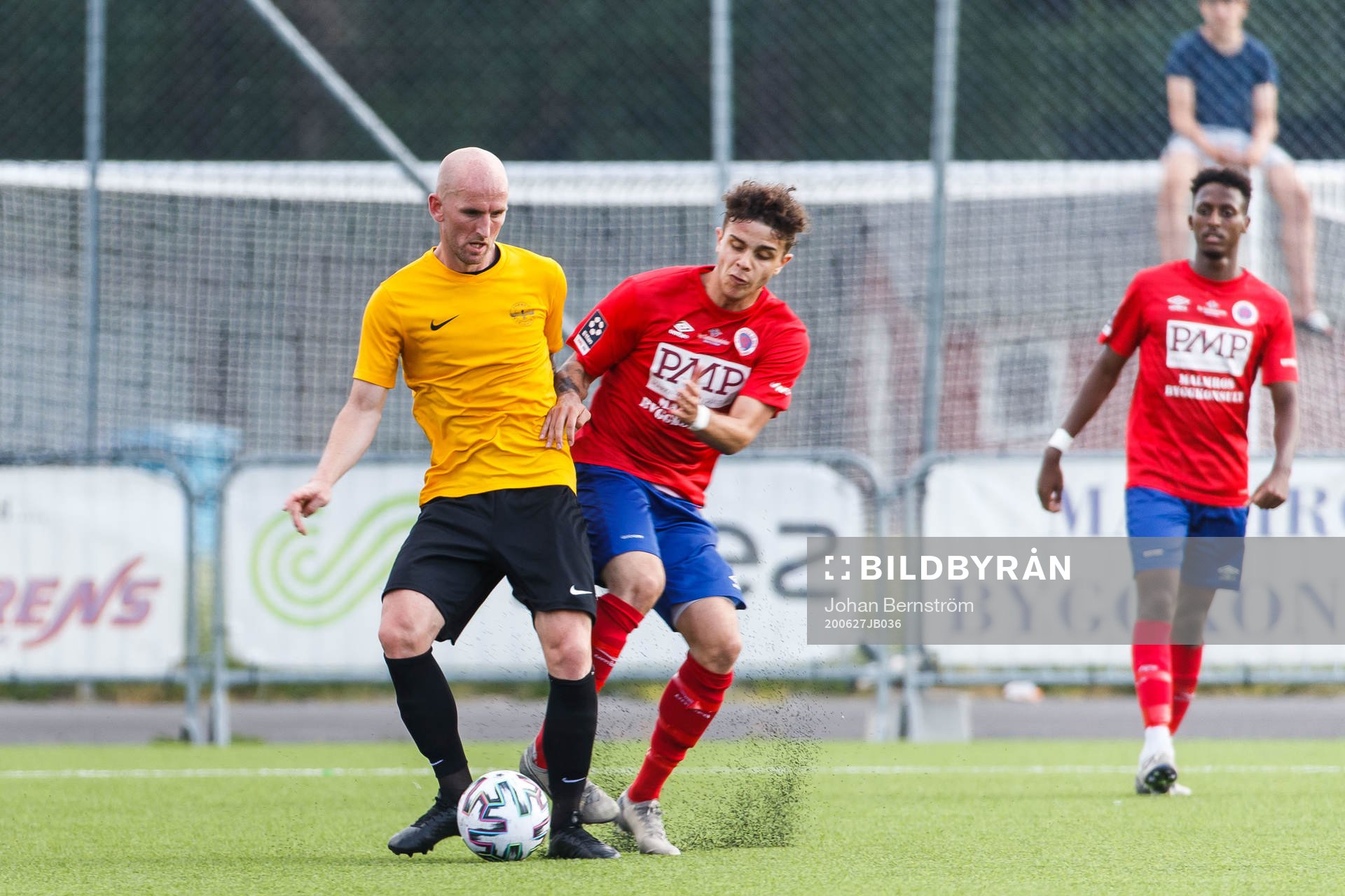 Örebro Syrianskas Tobias Nilsson och Karlslunds Justin
