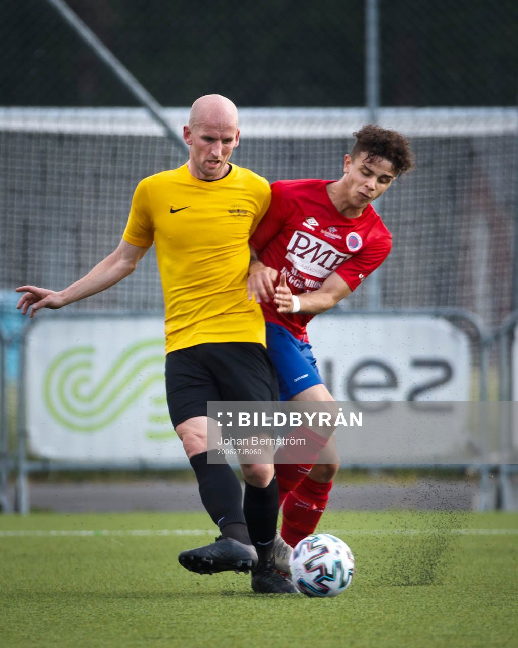Örebro Syrianskas Tobias Nilsson och Karlslunds Justin