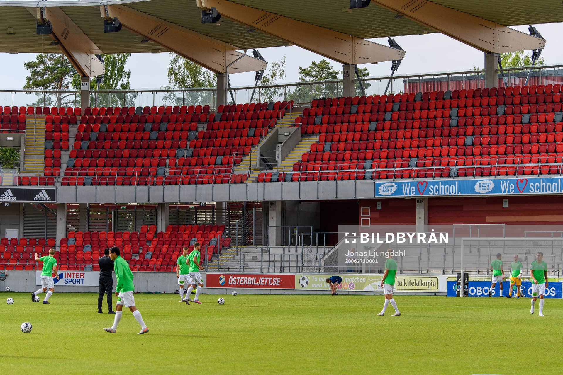 Västerås spelare värmer upp