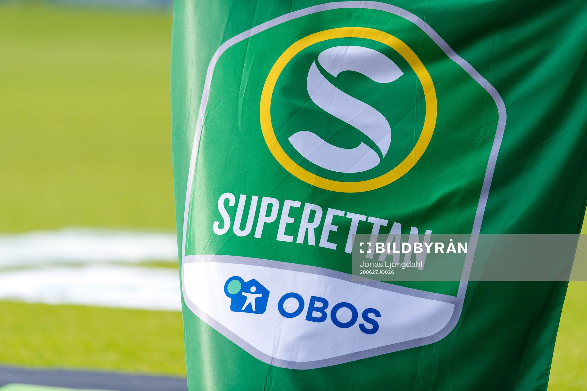 Superettan flagga före fotbollsmatchen i Superettan mellan