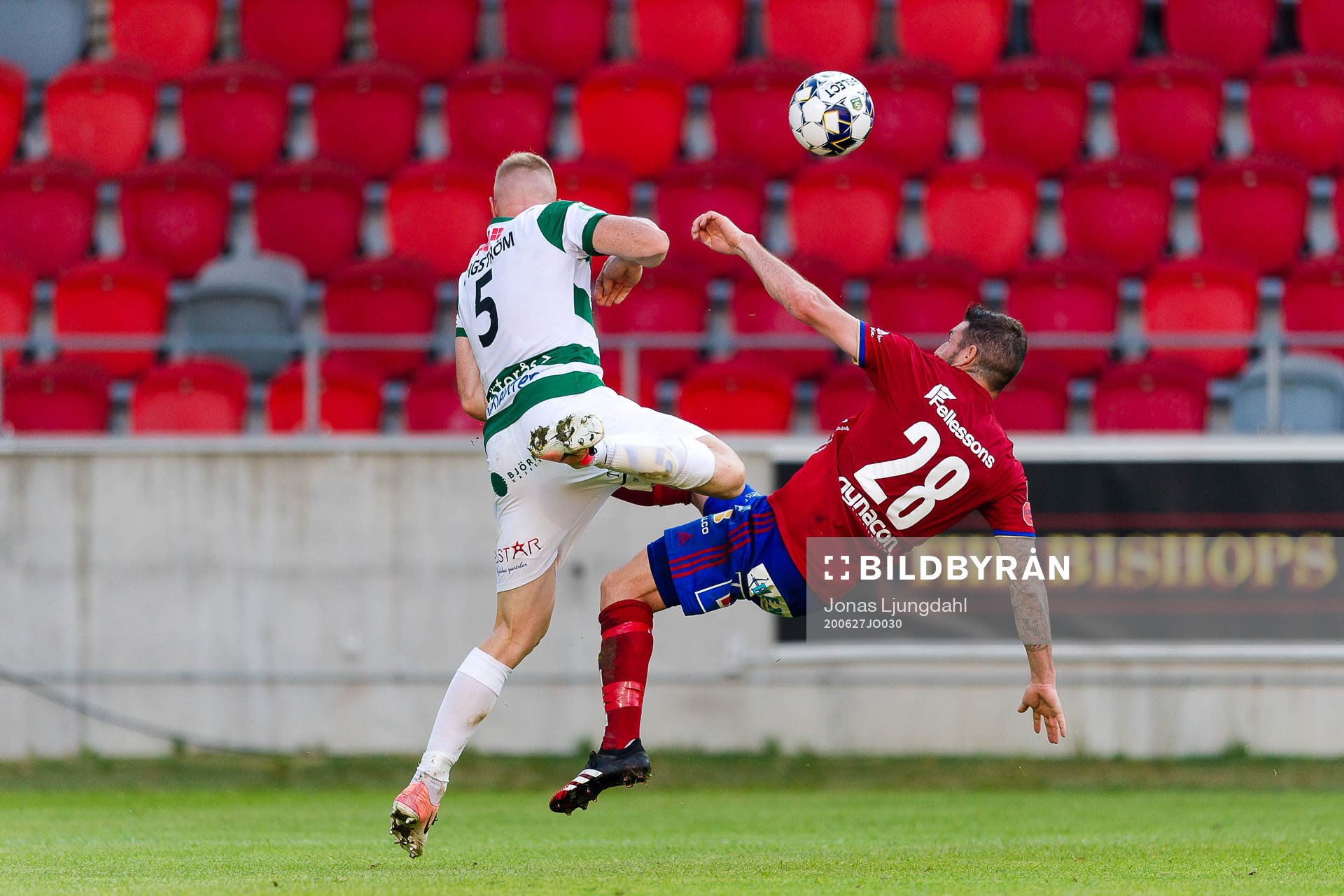 Västerås David Engström och Östers James Keene