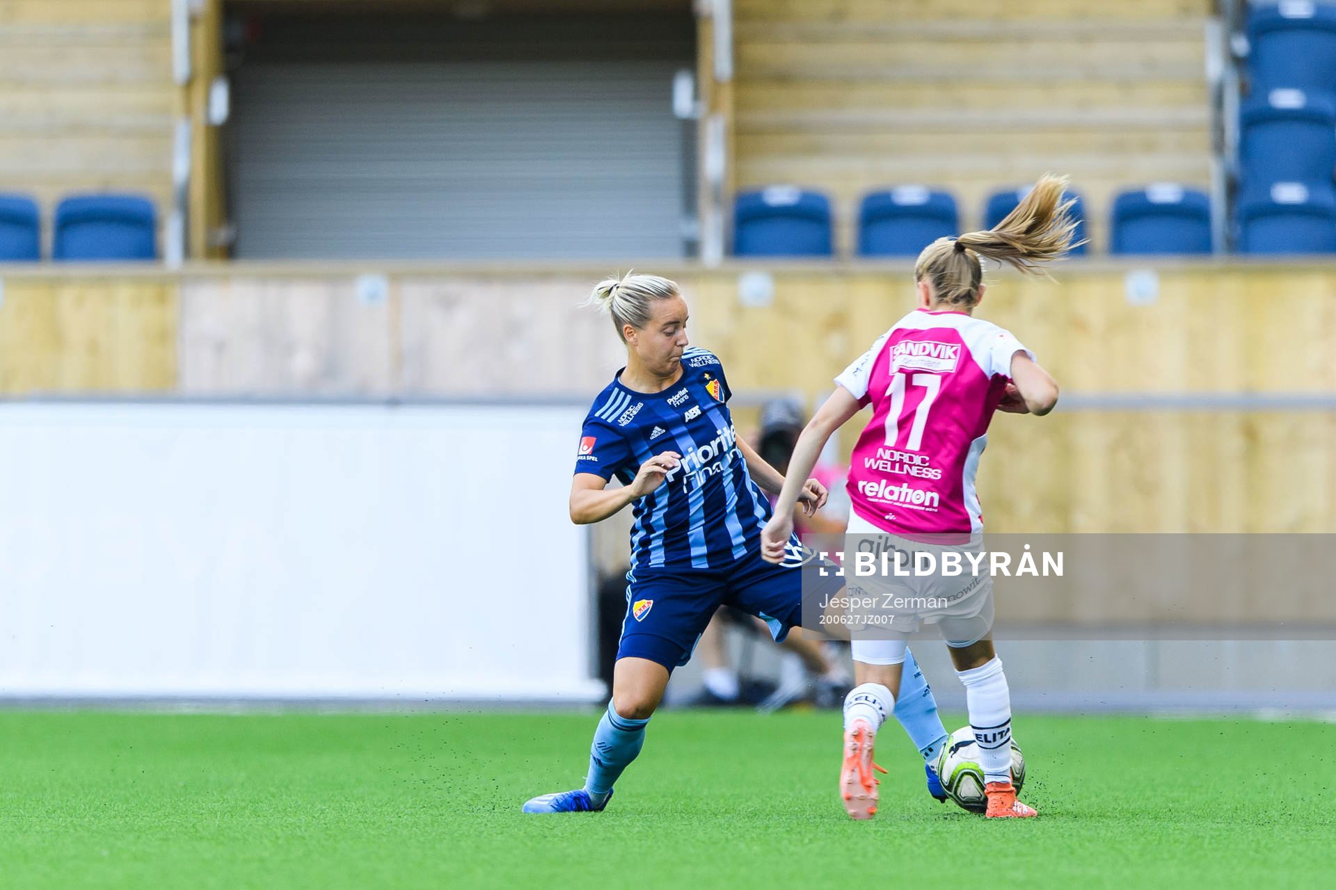 Djurgårdens Fanny Lång och Uppsalas Angelina Thoreson