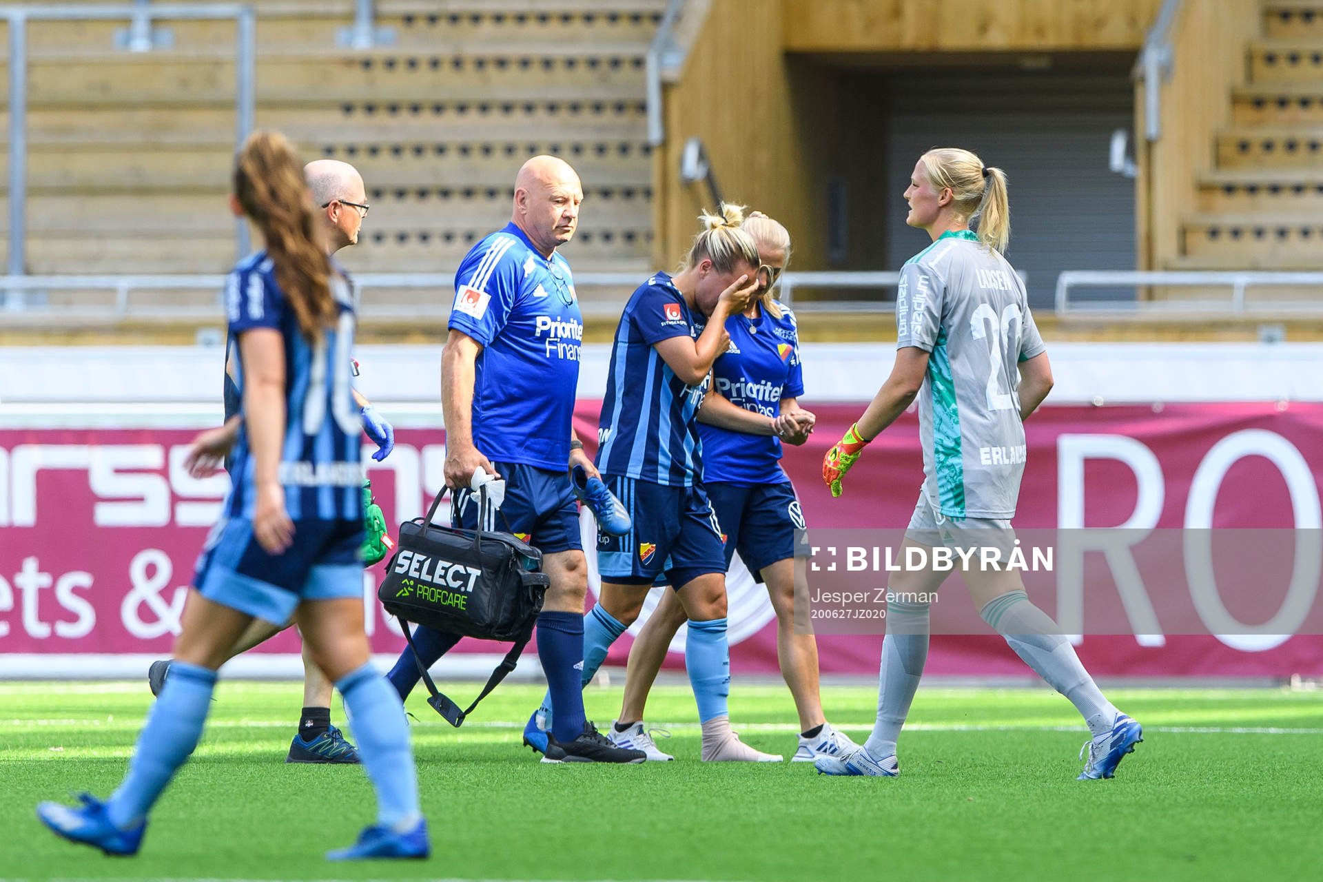 Djurgårdens Fanny Lång lämnar planen
