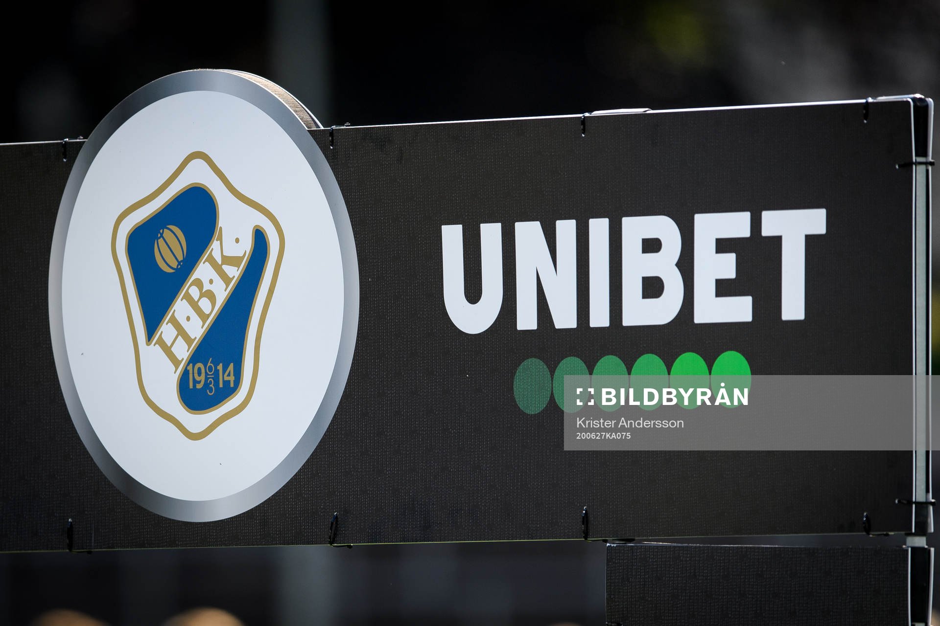 Unibet logo på en skylt