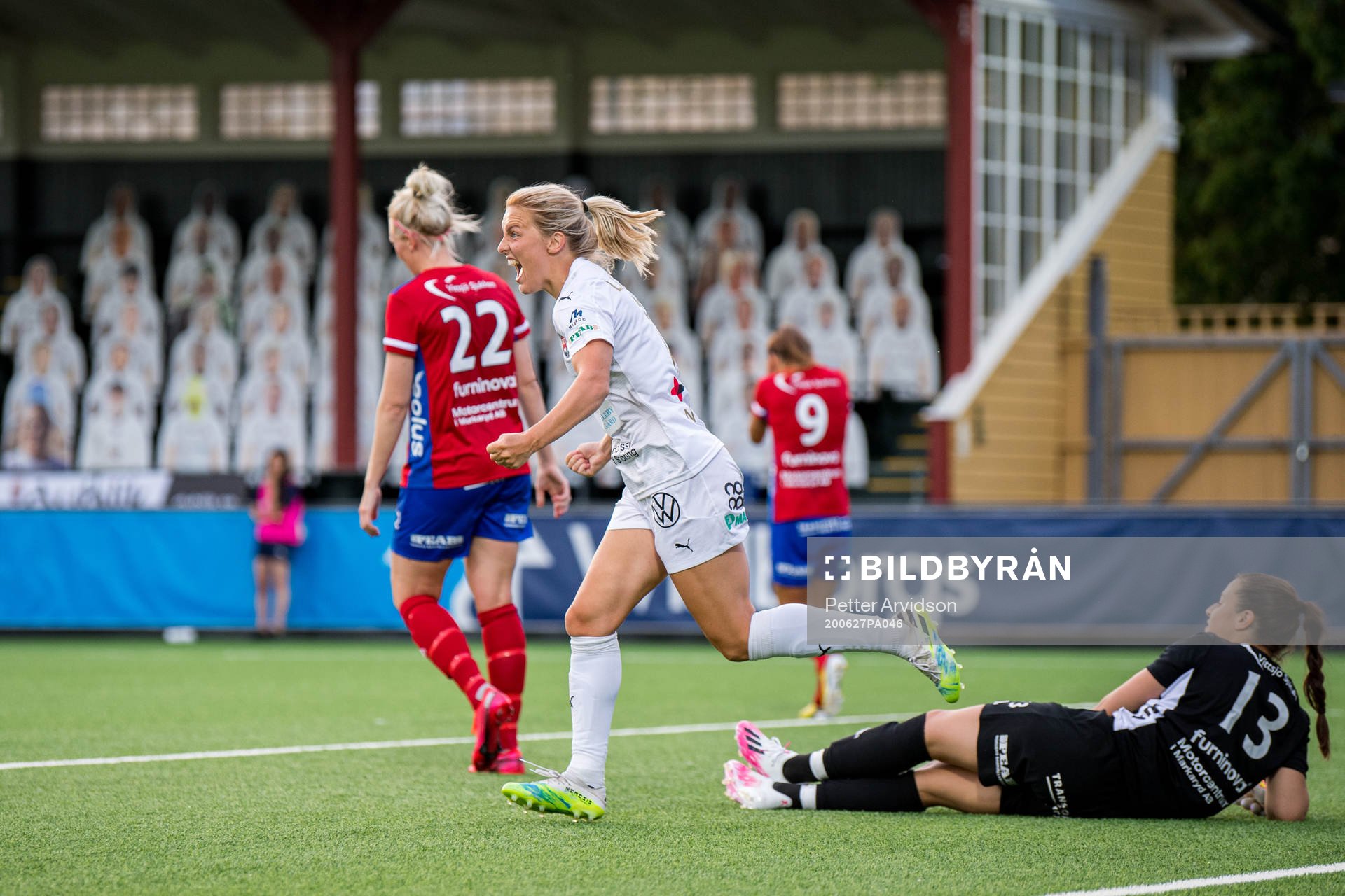 Rosengårds Mimmi Larsson jublar