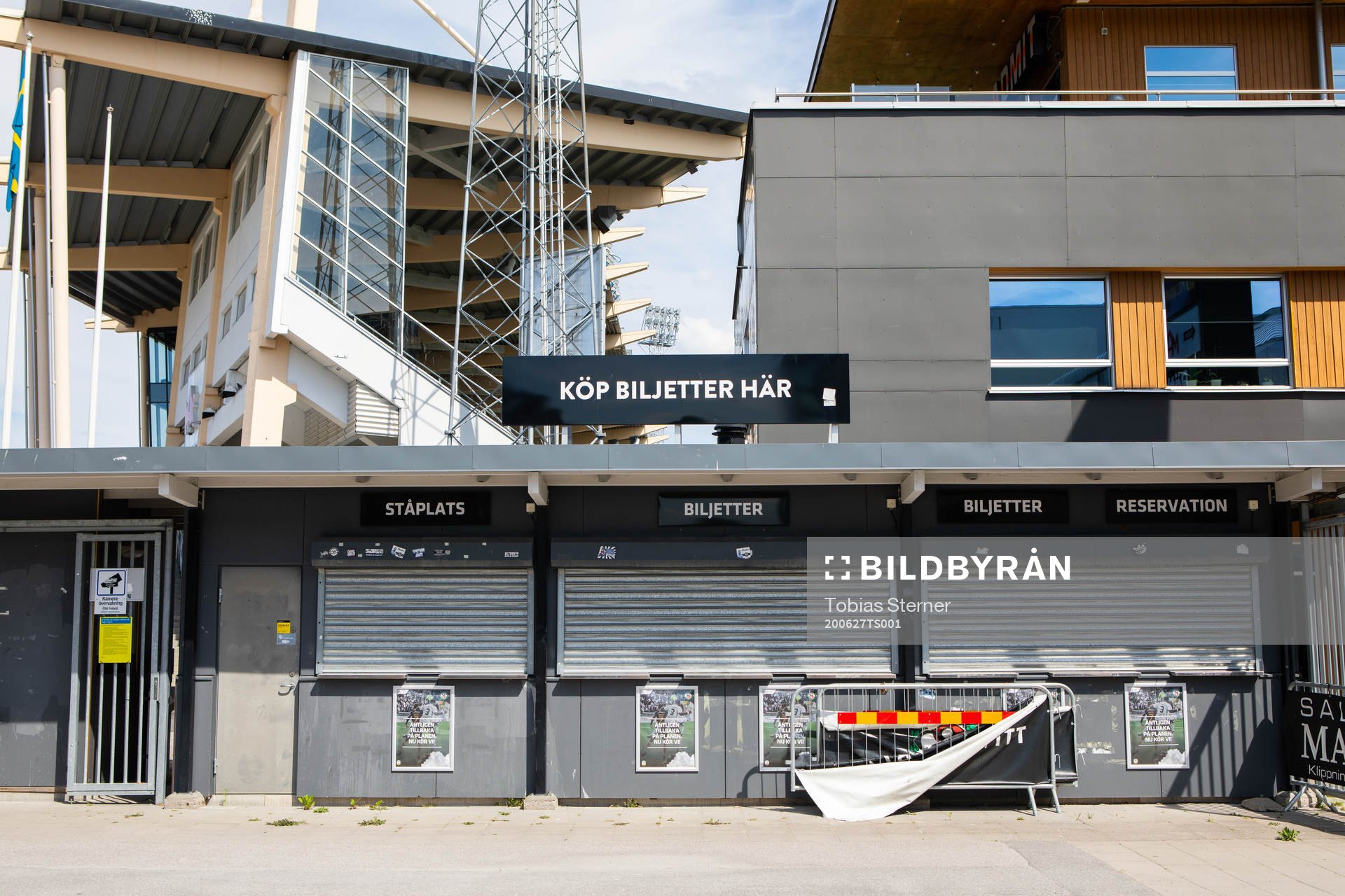 Stängda biljettluckor utanför Behrn Arena