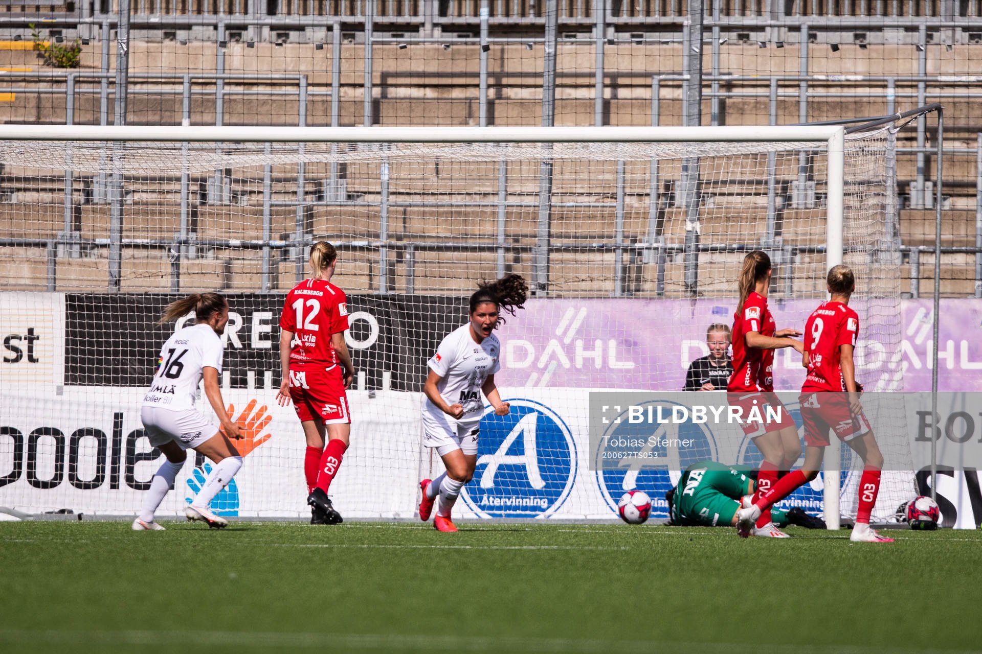 Eskilstunas Loretta Kullashi jublar