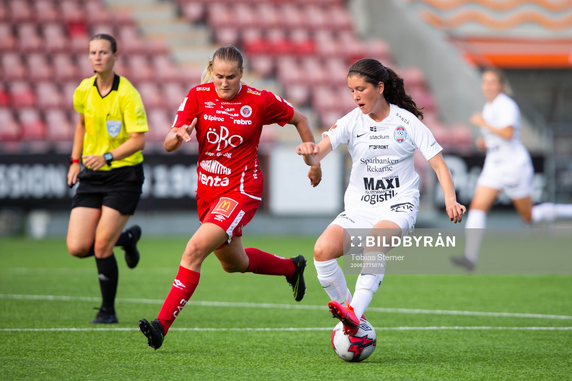 Örebros Elin Pikkujämsä och Eskilstunas Loretta Kullashi