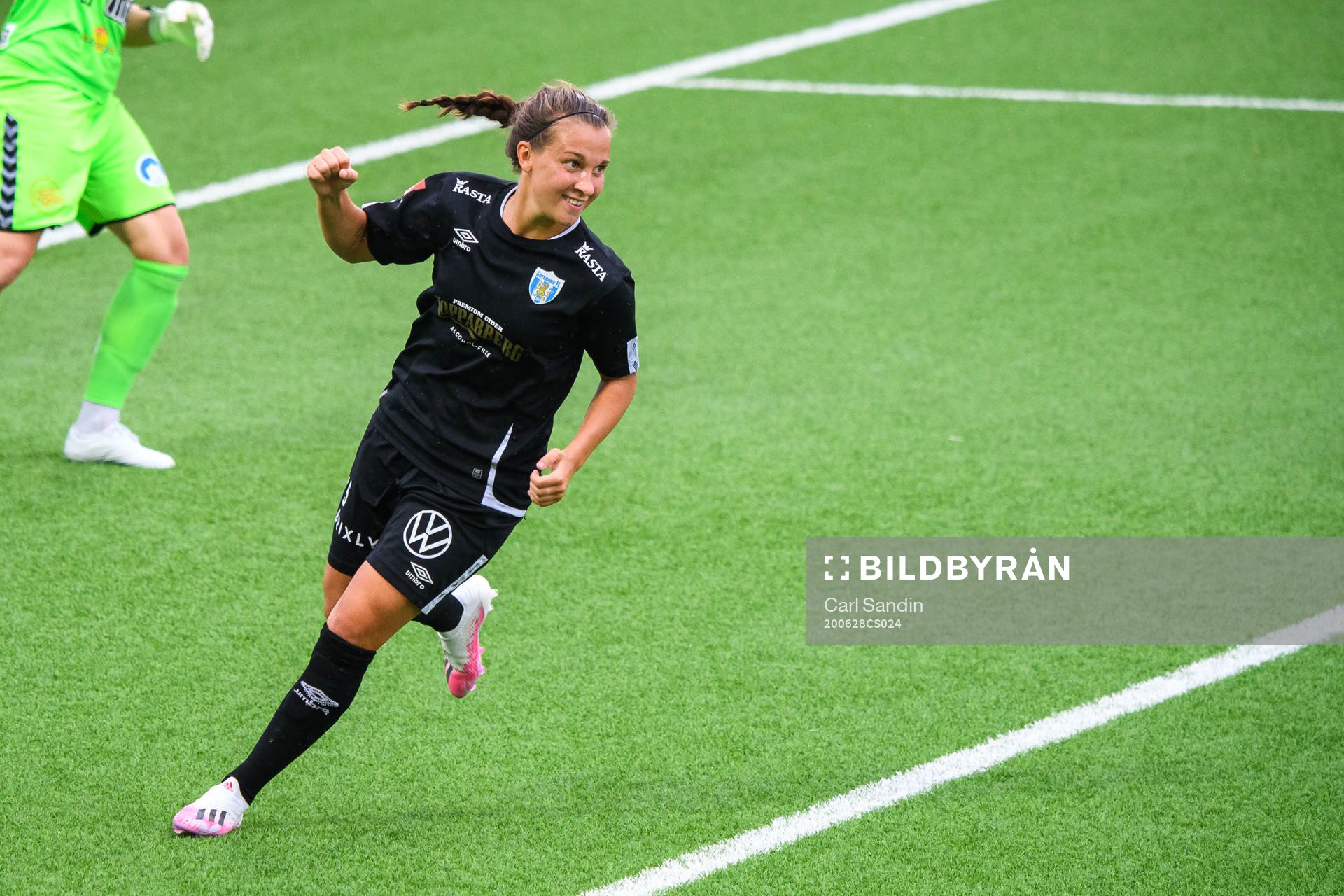 Göteborgs Julia Zigiotti Olme jublar efter 4-1 under fotbollsmatchen i Damallsvenskan mellan Kopparbergs/Göteborg och Kristianstad den 28 juni 2020 i Göteborg.