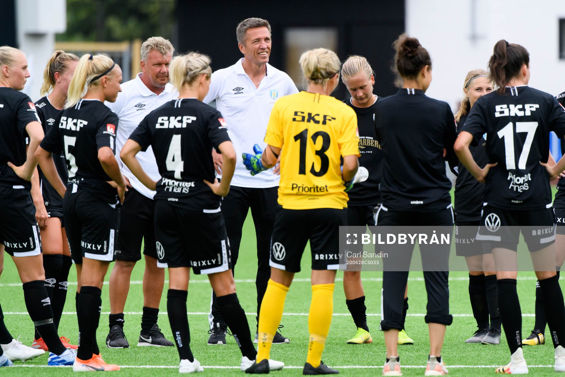 Göteborgs assisterande tränare Jörgen Ericsson och tränare Mats Gren efter fotbollsmatchen i Damallsvenskan mellan Kopparbergs/Göteborg och Kristianstad den 28 juni 2020 i Göteborg.