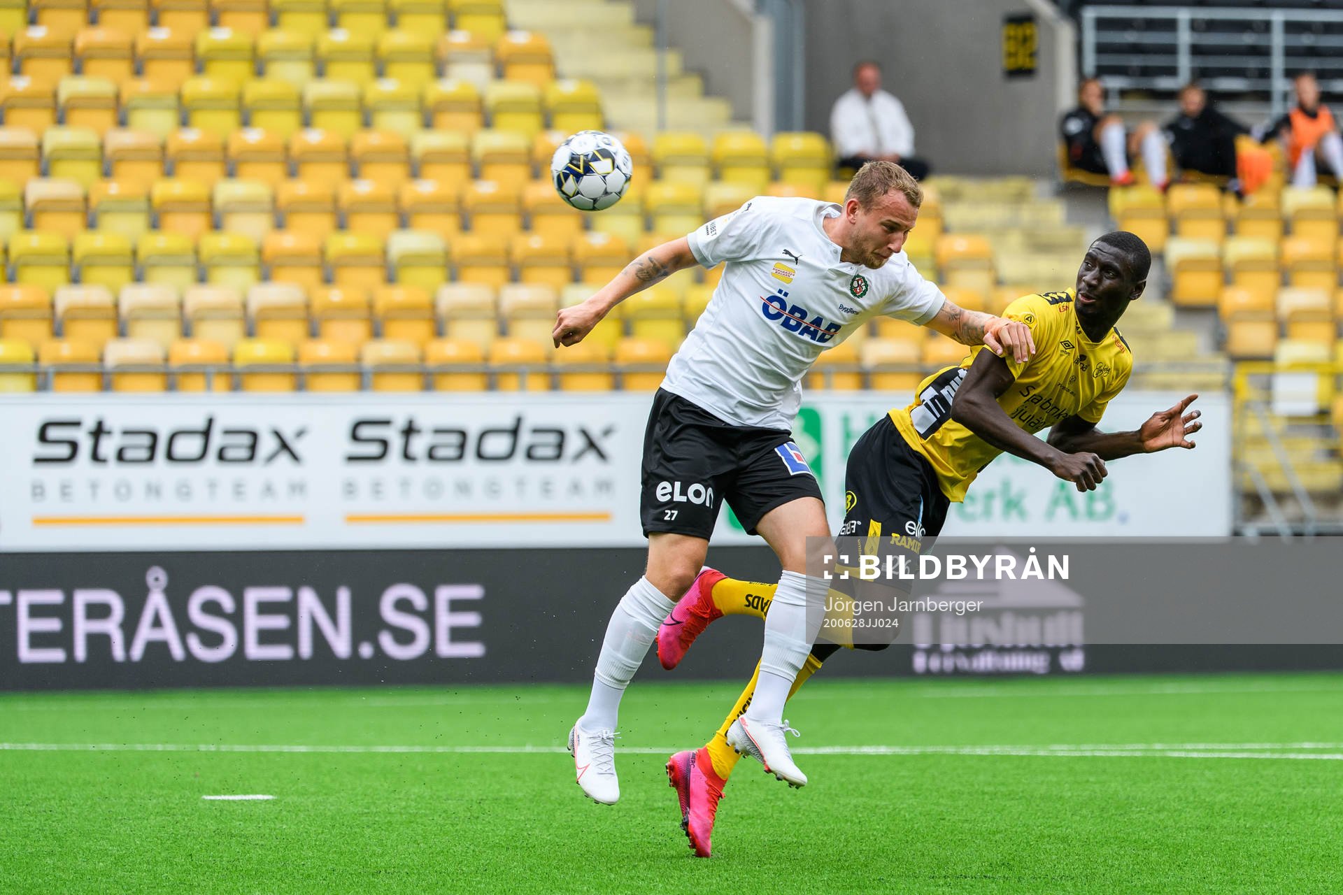Elfsborgs Marokhy Ndione och Örebros Andreas Skovgaard