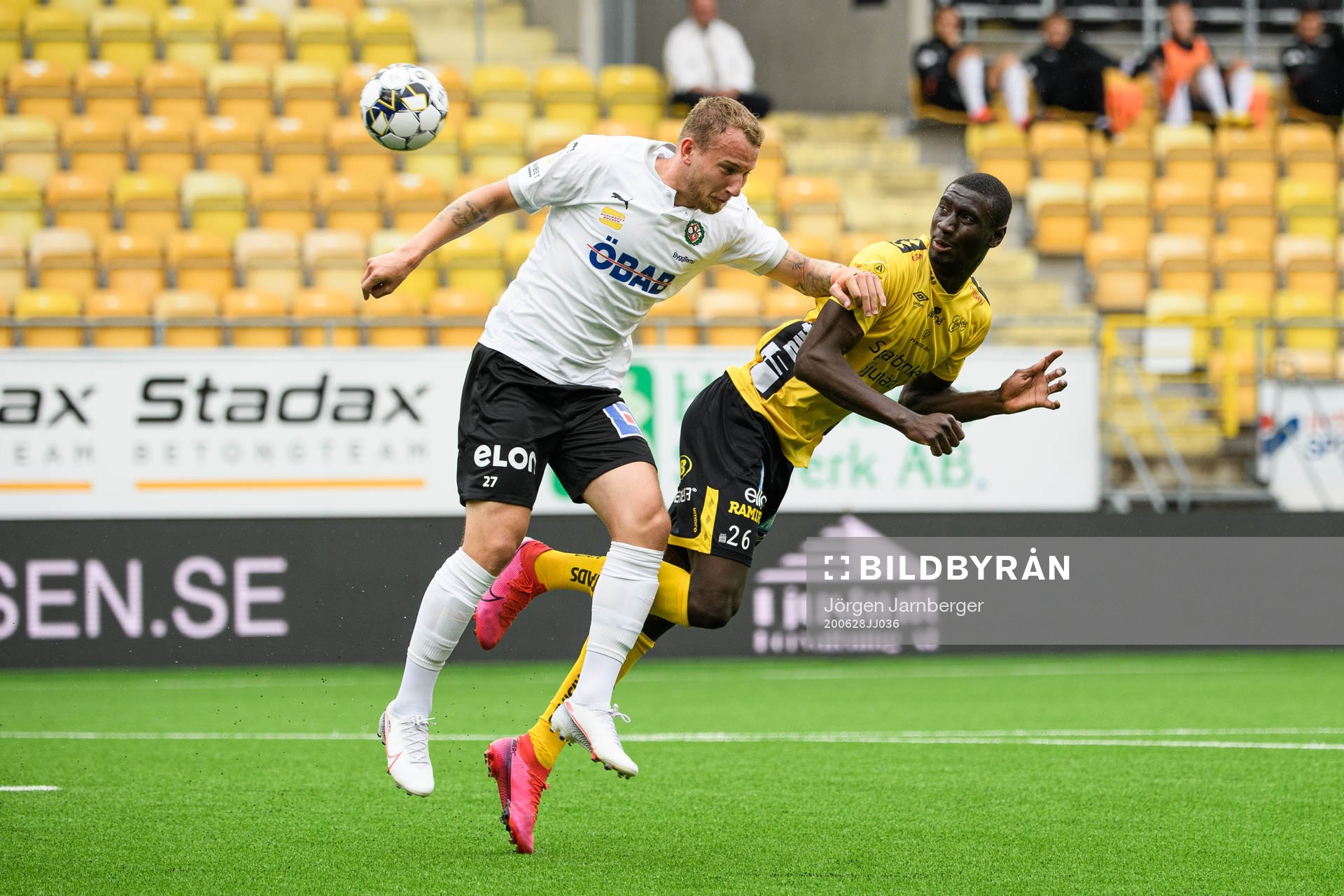 Elfsborgs Marokhy Ndione och Örebros Andreas Skovgaard