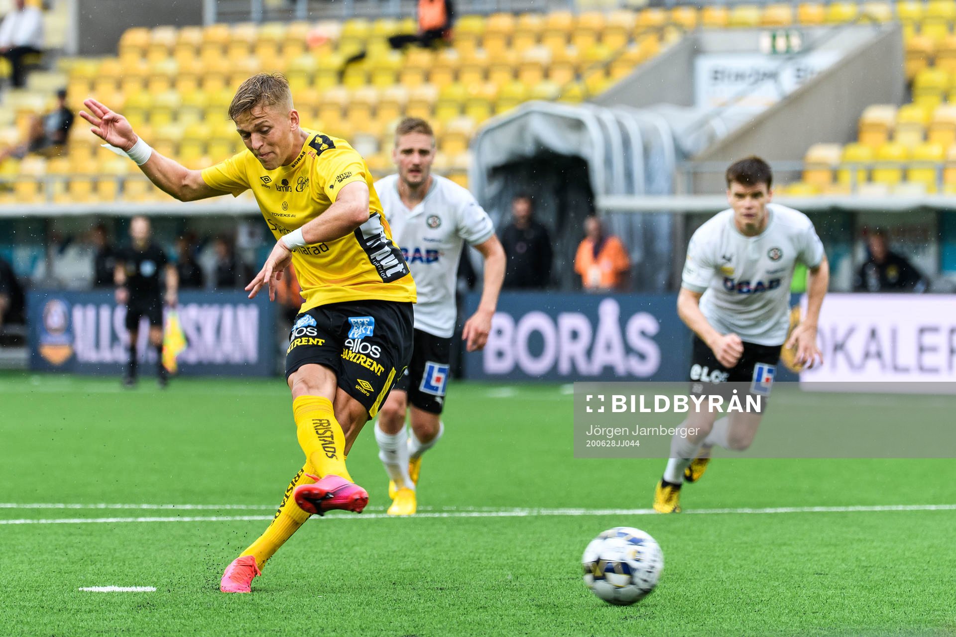 Elfsborgs Jesper Karlsson gör 1-1 på straff