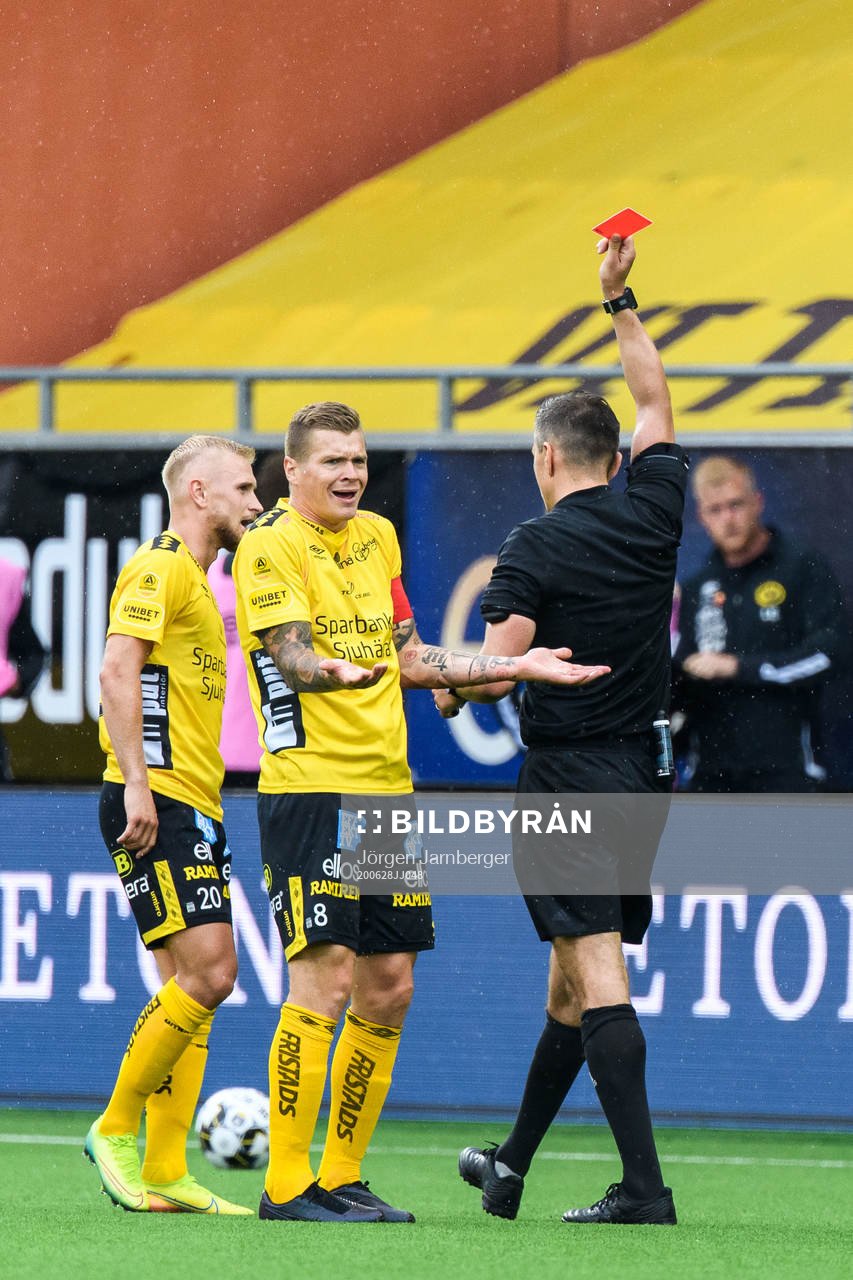 Elfsborgs Samuel Holmén tilldelas en utvisning av domare