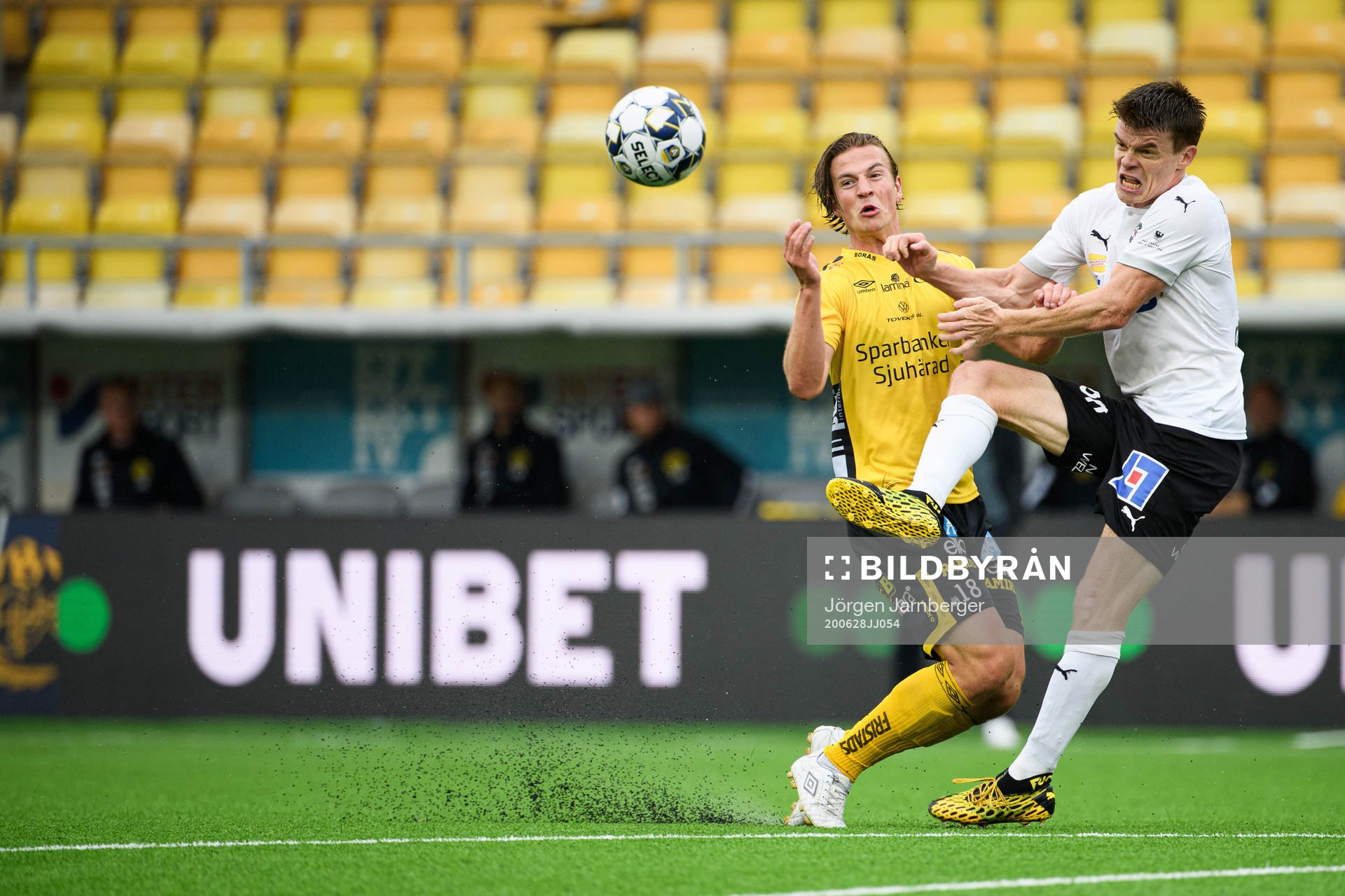 Elfsborgs Simon Olsson och Örebros Simon Amin