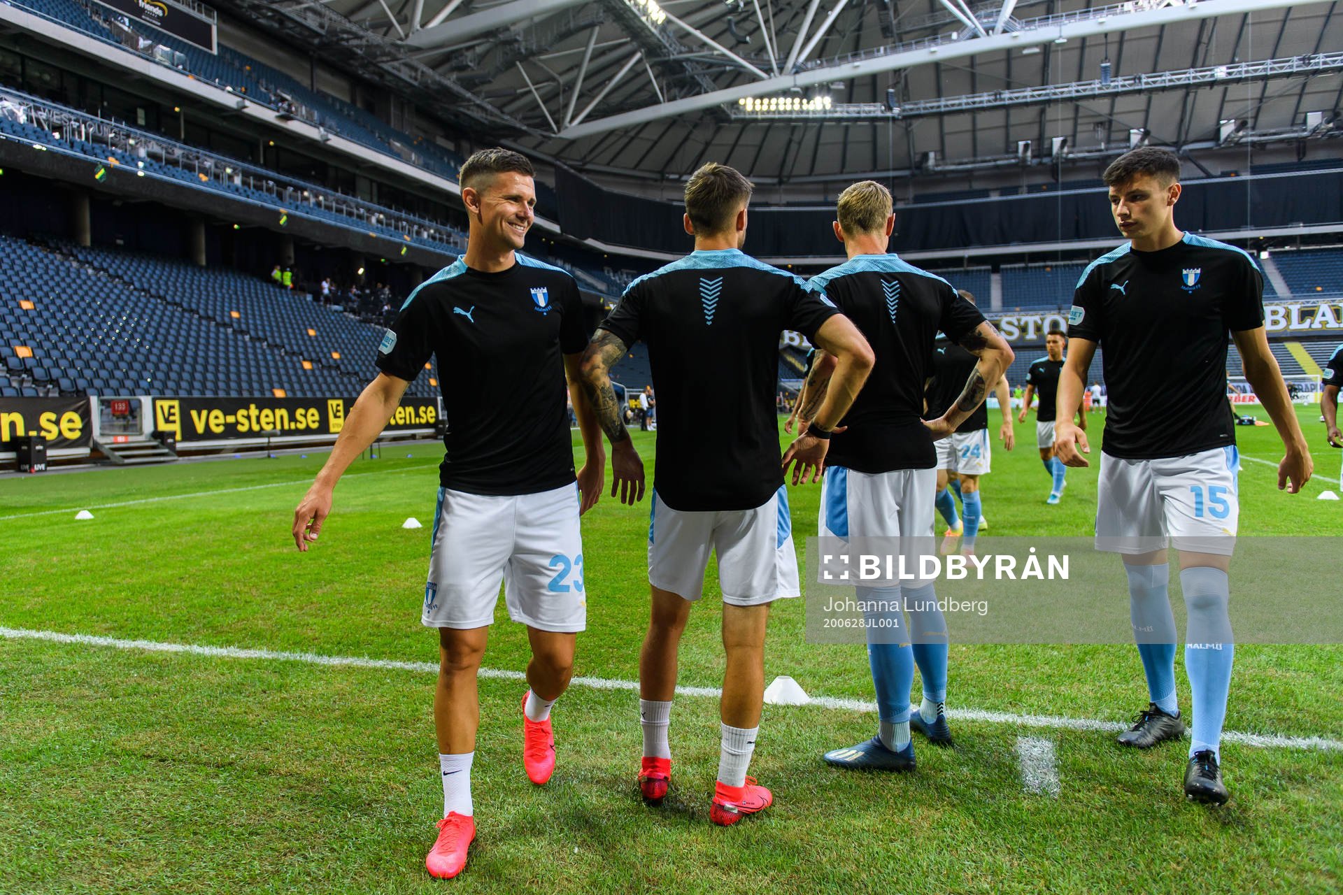 Malmö FFs Marcus Antonsson och Anel Ahmedhodzic värmer upp