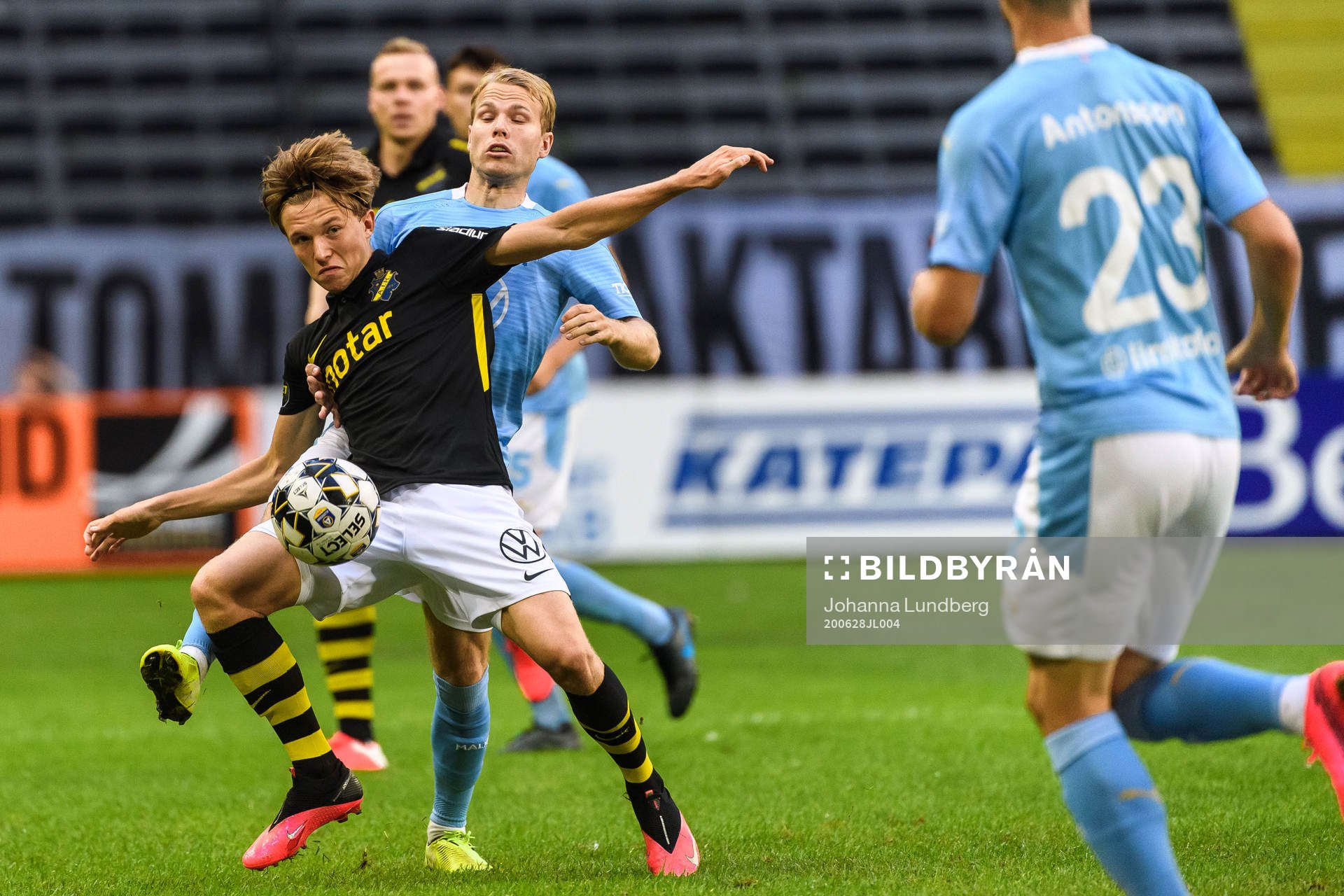 s Tom Strannegård och Malmö FFs Oscar Lewicki