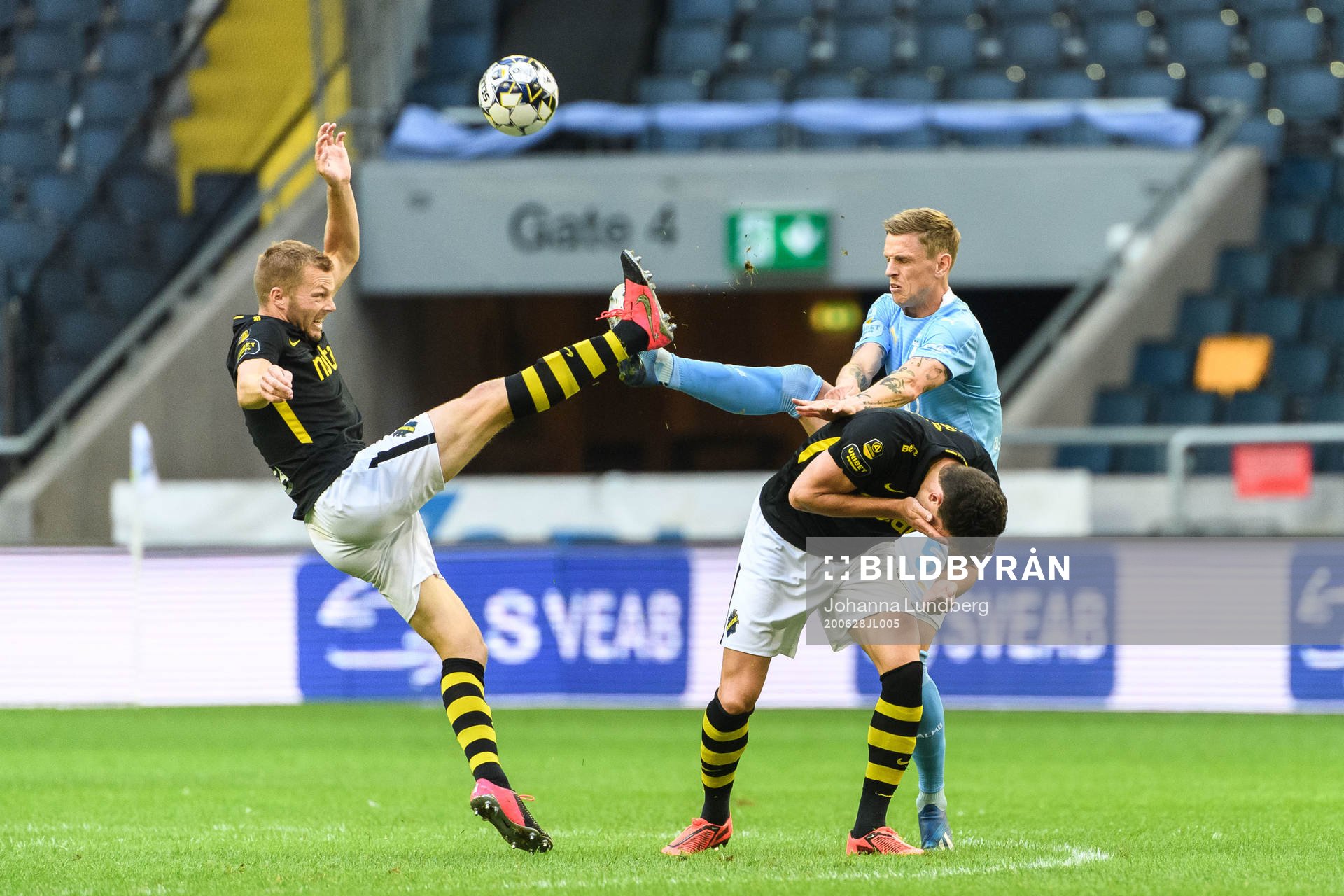 s Sebastian Larsson och Daniel Granli mot Malmö FFs Sören