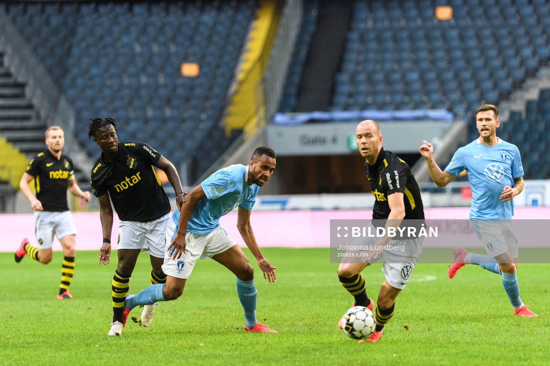 s Ebenezer Ofori och Per Karlsson mot Malmö FFs Isaac