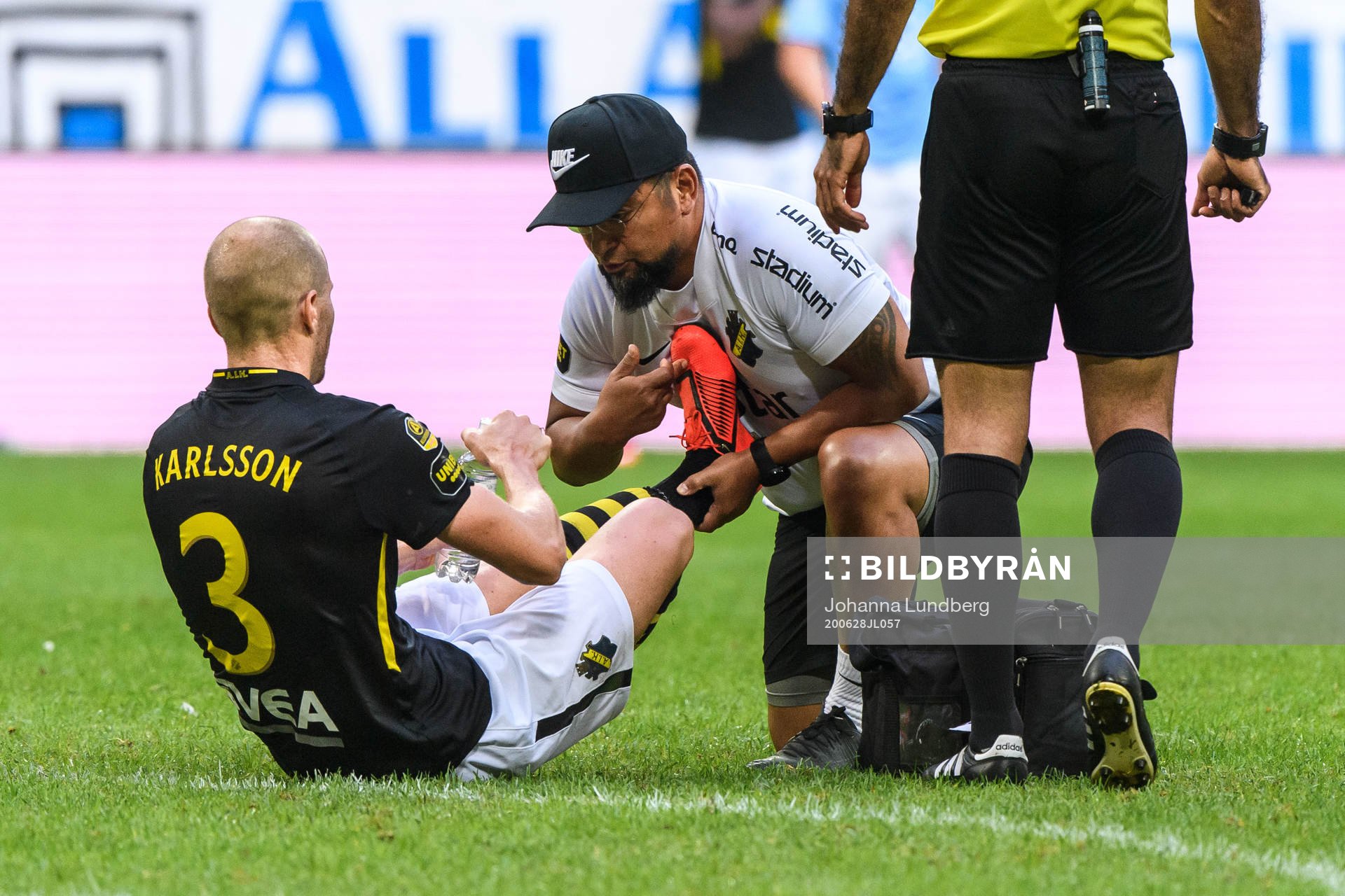 s Per Karlsson har ont och får vård