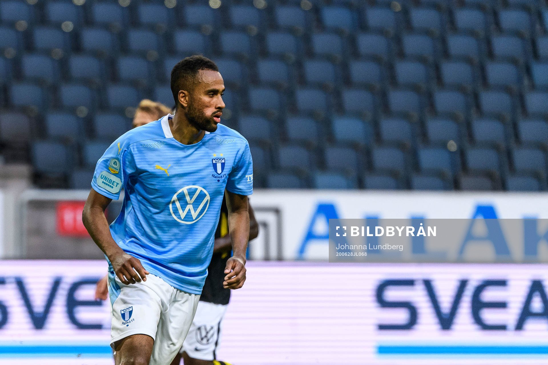 Malmö FFs Isaac Kiese Thelin efter han gjort 2-2 på straff under fotbollsmatchen i Allsvenskan mellan AIK och Malmö FF den 28 juni 2020 i Stockholm.