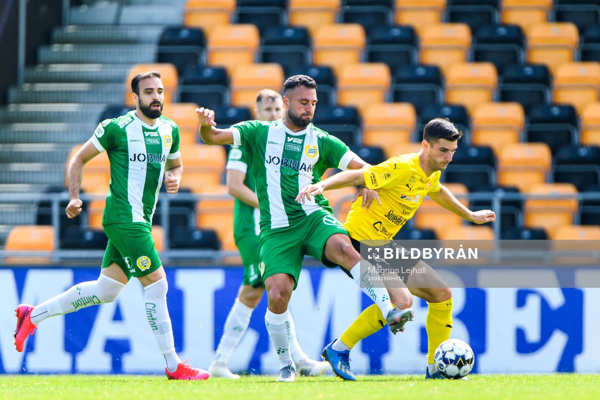 Hammarbys Imad Khalili och Mjällbys Besard Sabovic