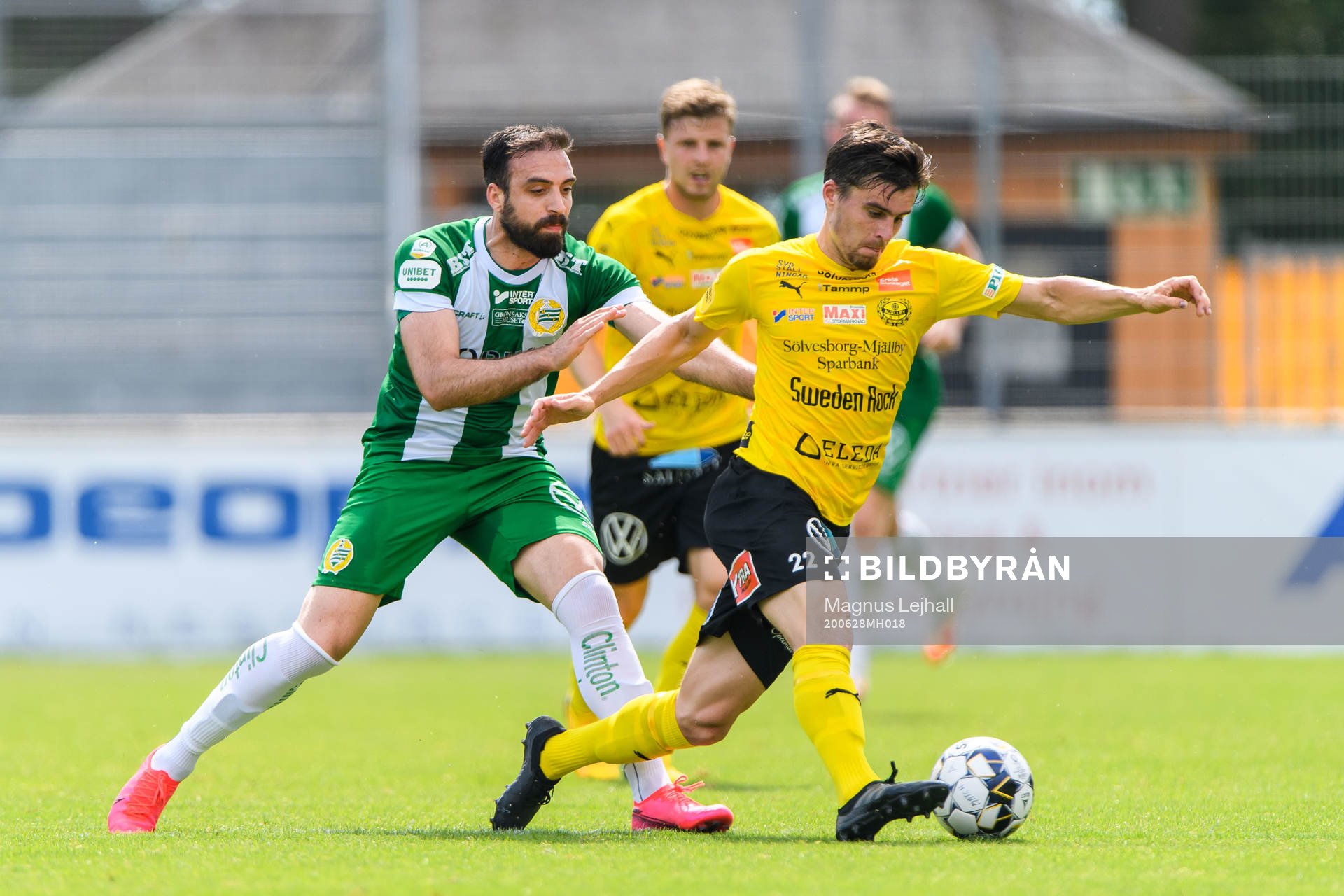 Hammarbys Abdul Khalili och Mjällbys Jesper Gustavsson