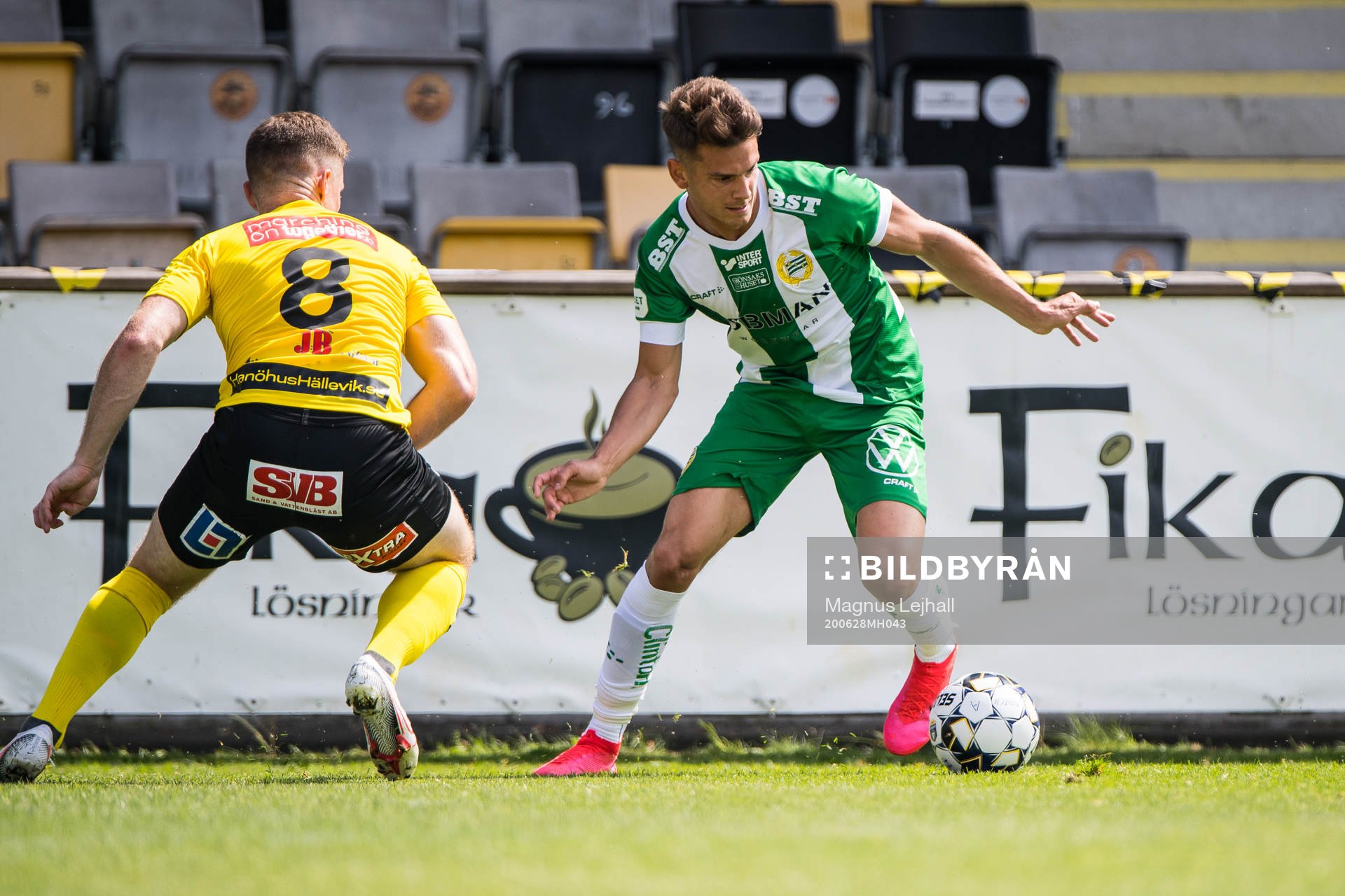 Hammarbys Alexander Kacaniklic  och Mjällbys Viktor