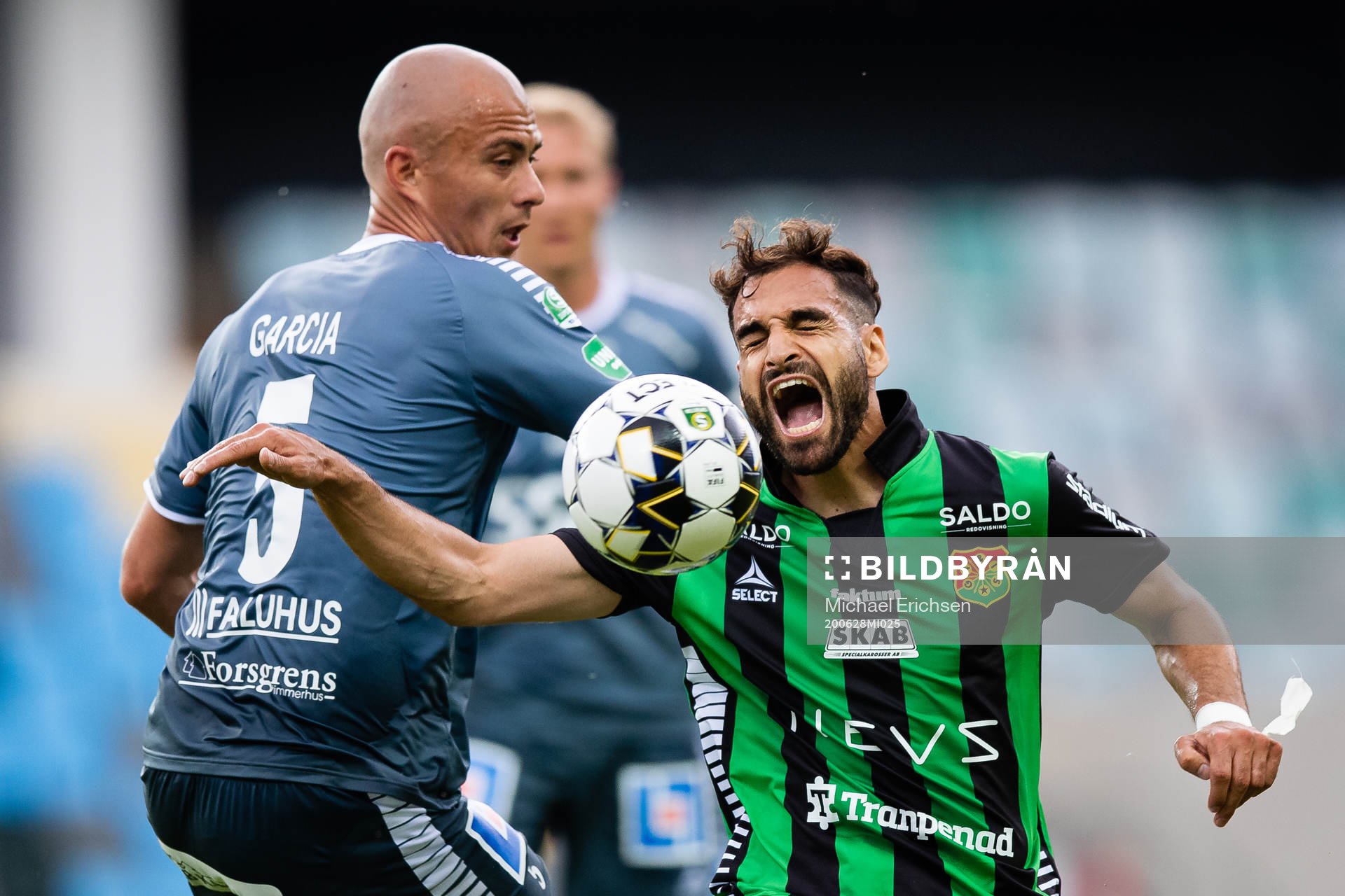 Brages Carlos Garcia Ambrosiani och GAIS Mervan Celik under fotbollsmatchen i Superettan  mellan GAIS och Brage den 28 juni 2020 i Göteborg.