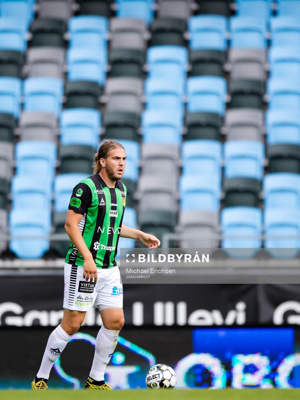 GAIS Charlie Weberg framför tomma läktare