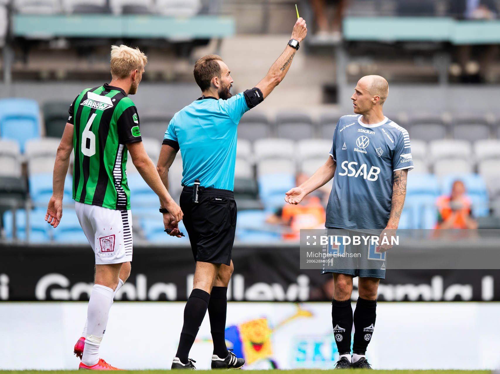 Domare Andreas Johansson varnar Brages Anton Lundin