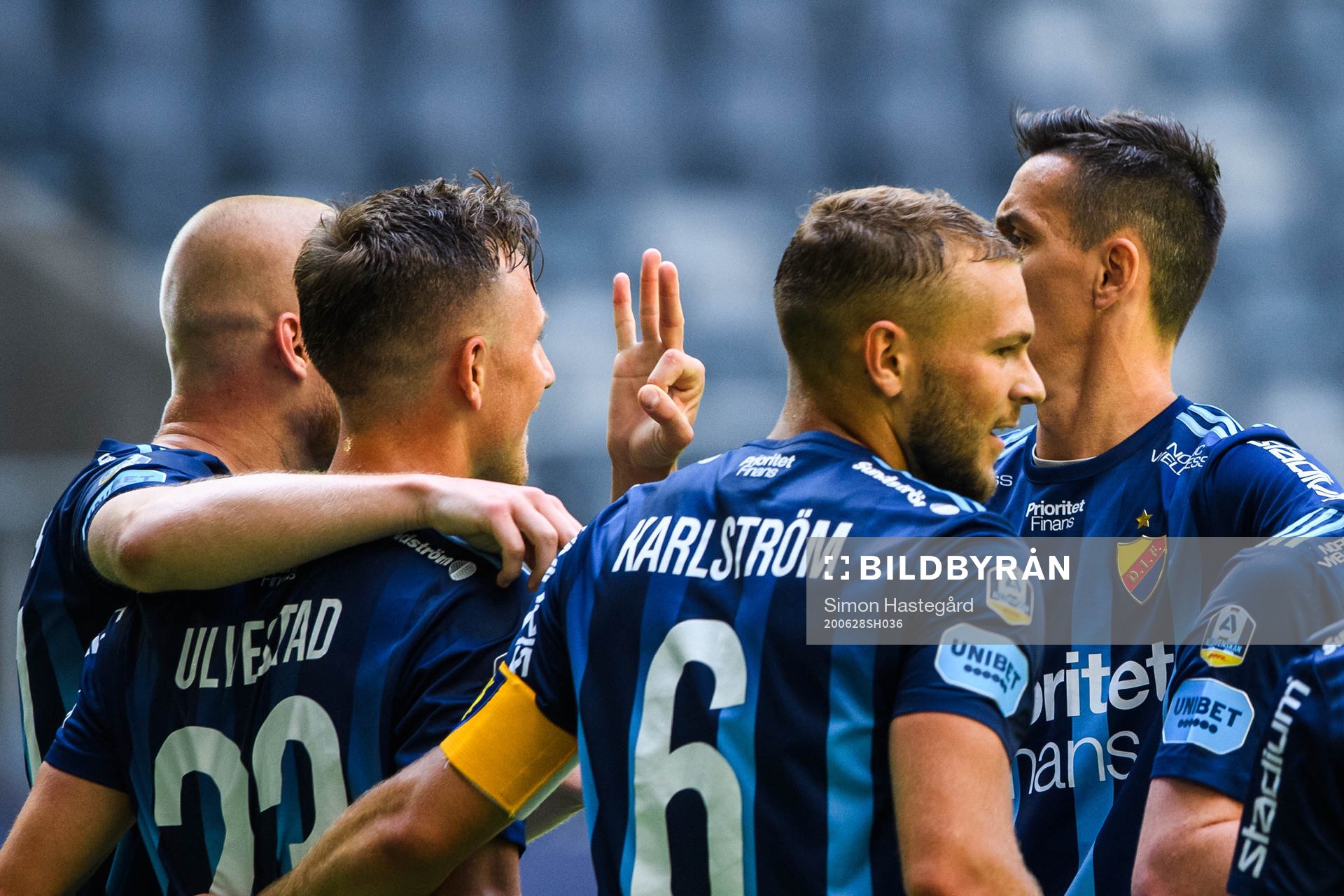 Djurgårdens Haris Radetinac jublar med Fredrik Ulvestad