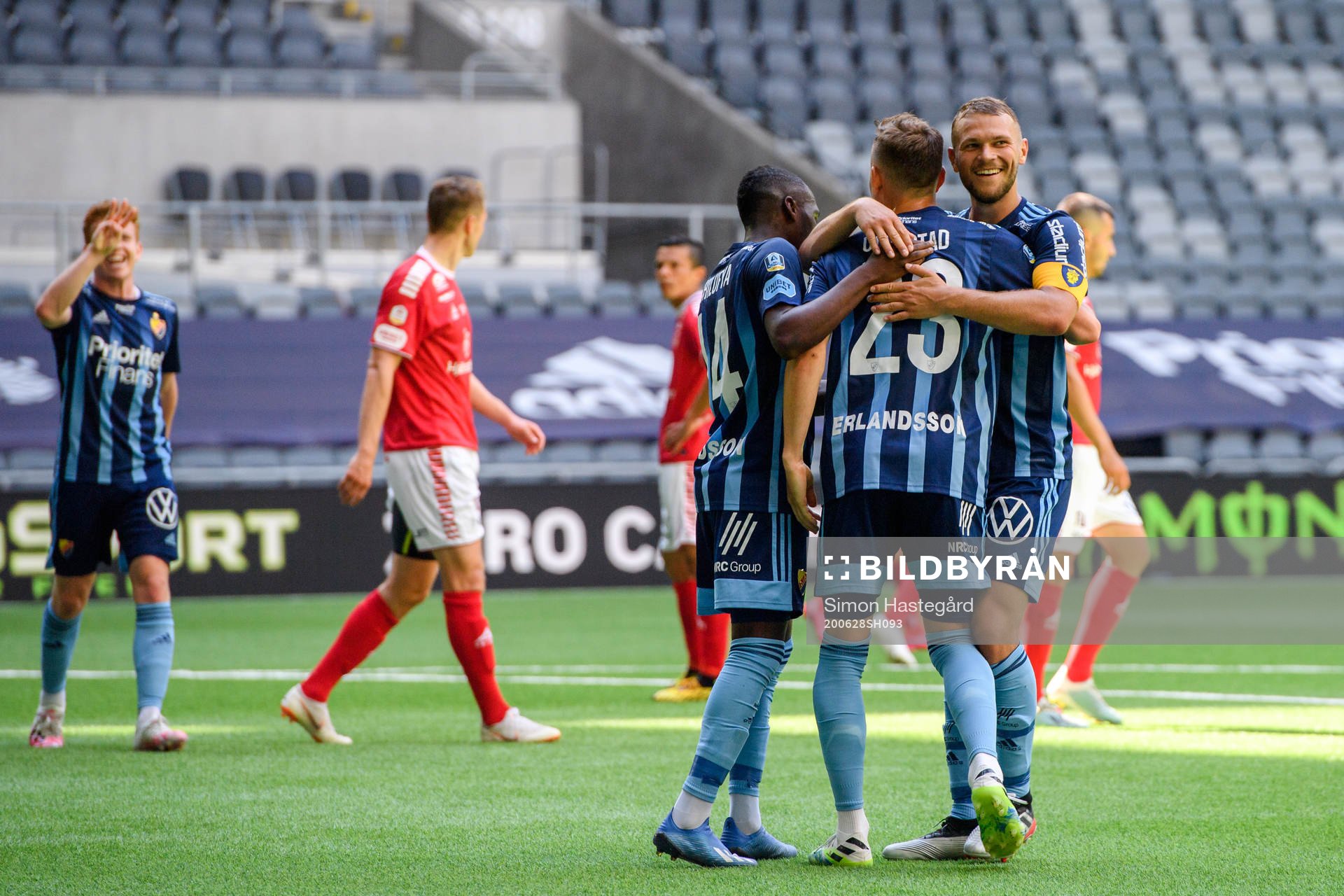 Djurgårdens Jesper Karlström jublar med Fredrik Ulvestad