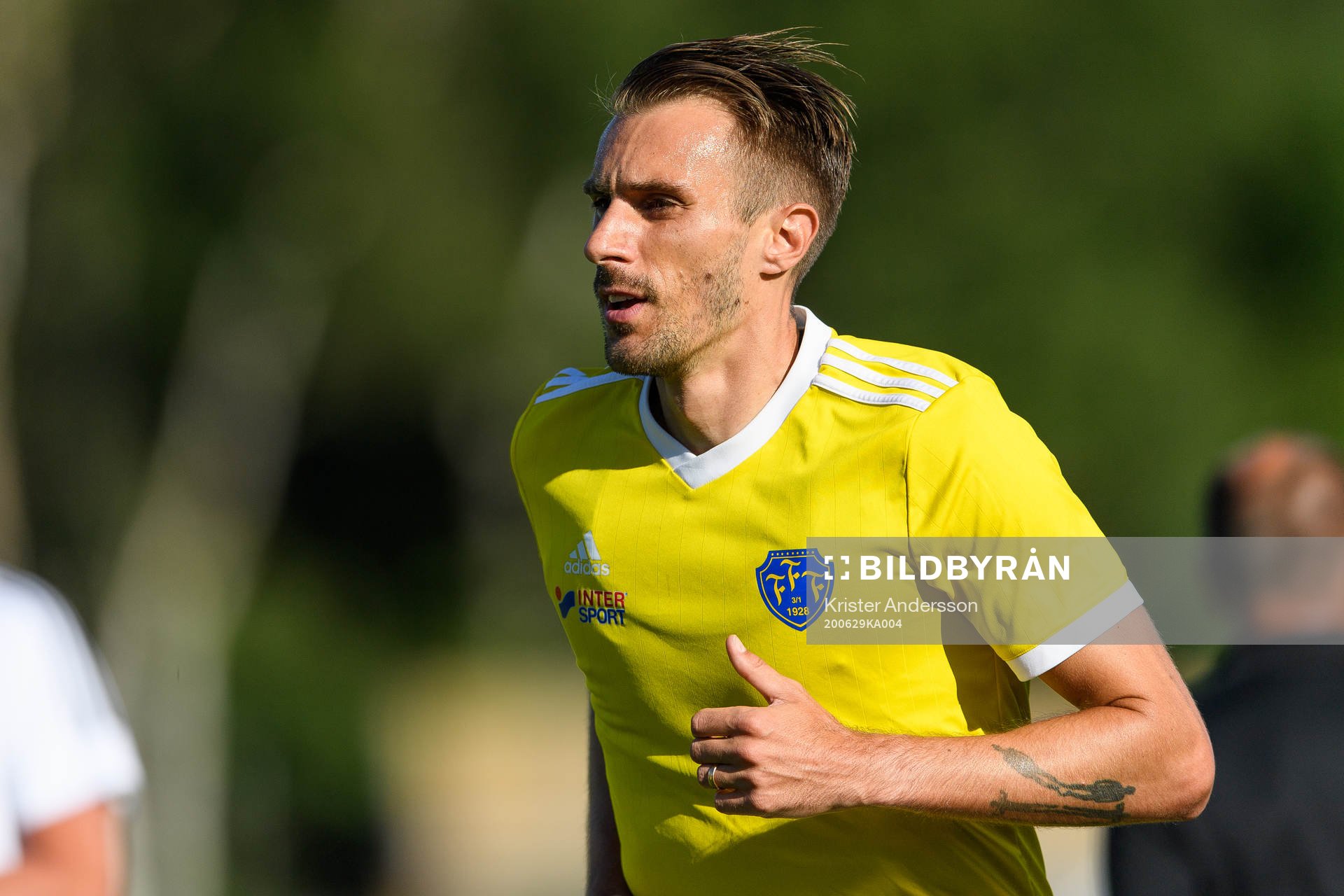 Falkenbergs Tobias Karlsson före fotbollsmatchen i