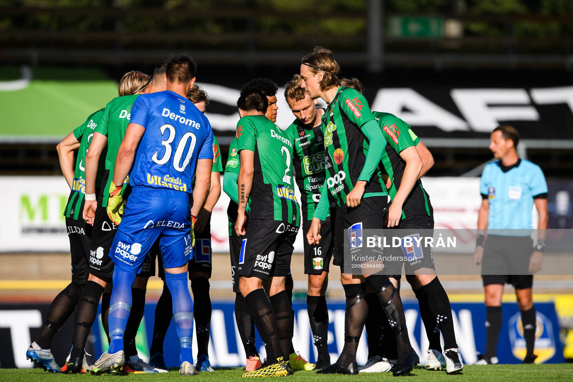 Varbergs spelare samlade inför fotbollsmatchen i Allsvenskan mellan Varberg och Falkenberg den 29 juni 2020 i Varberg.