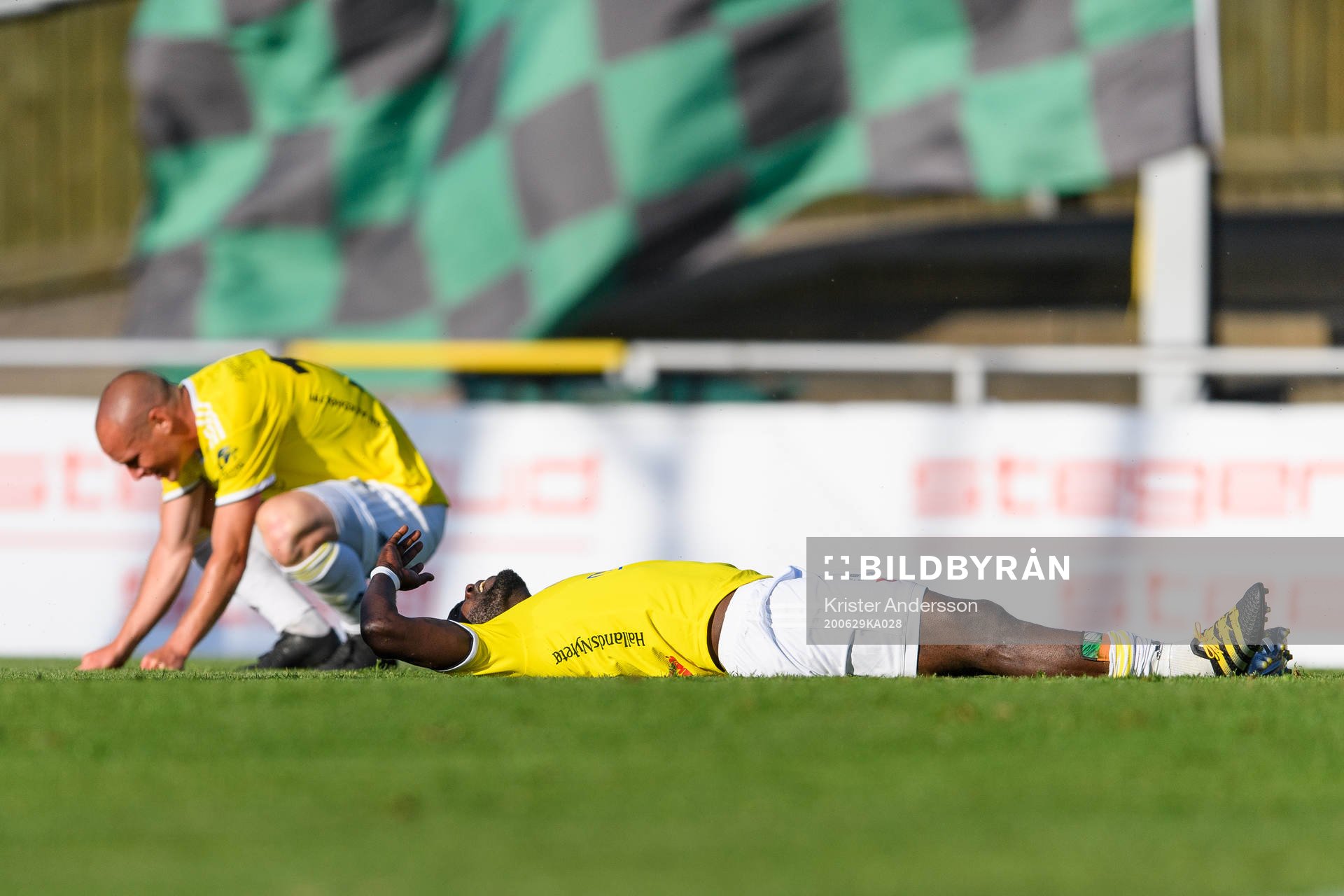 Falkenbergs Christoffer Carlsson och John Chibuike deppar