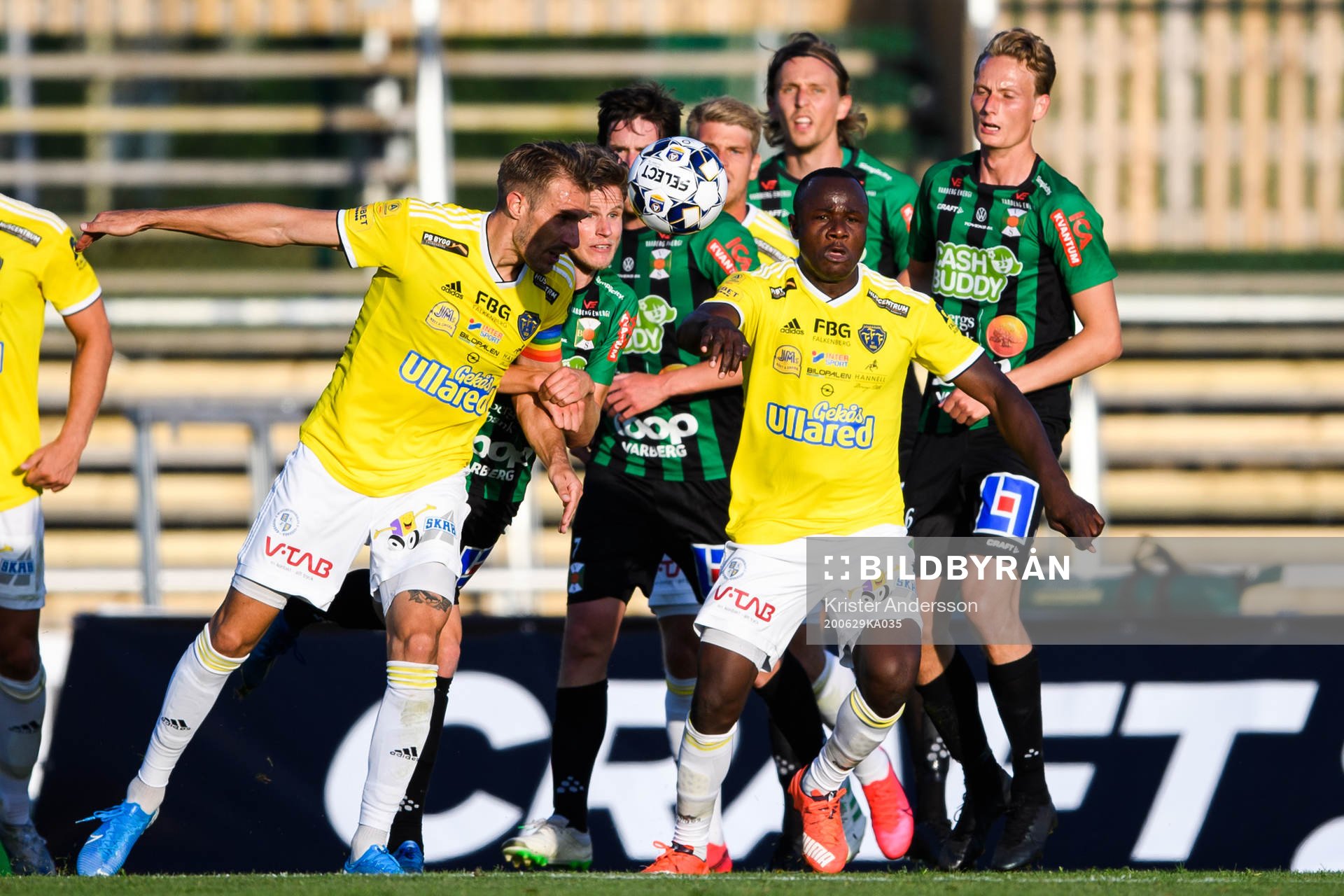 Varbergs spelare försvarar