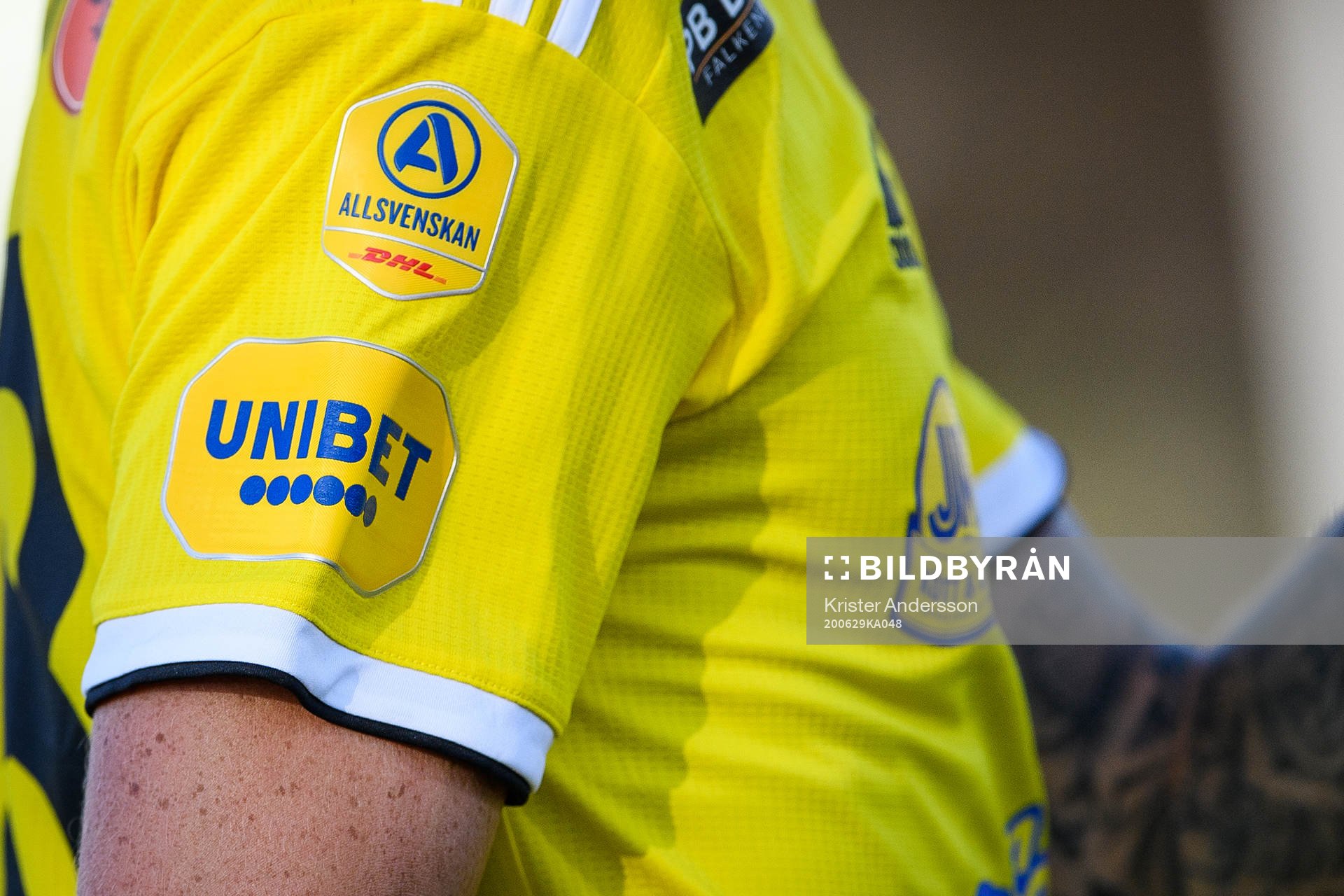 Unibet och allsvenskan logo på en tröja