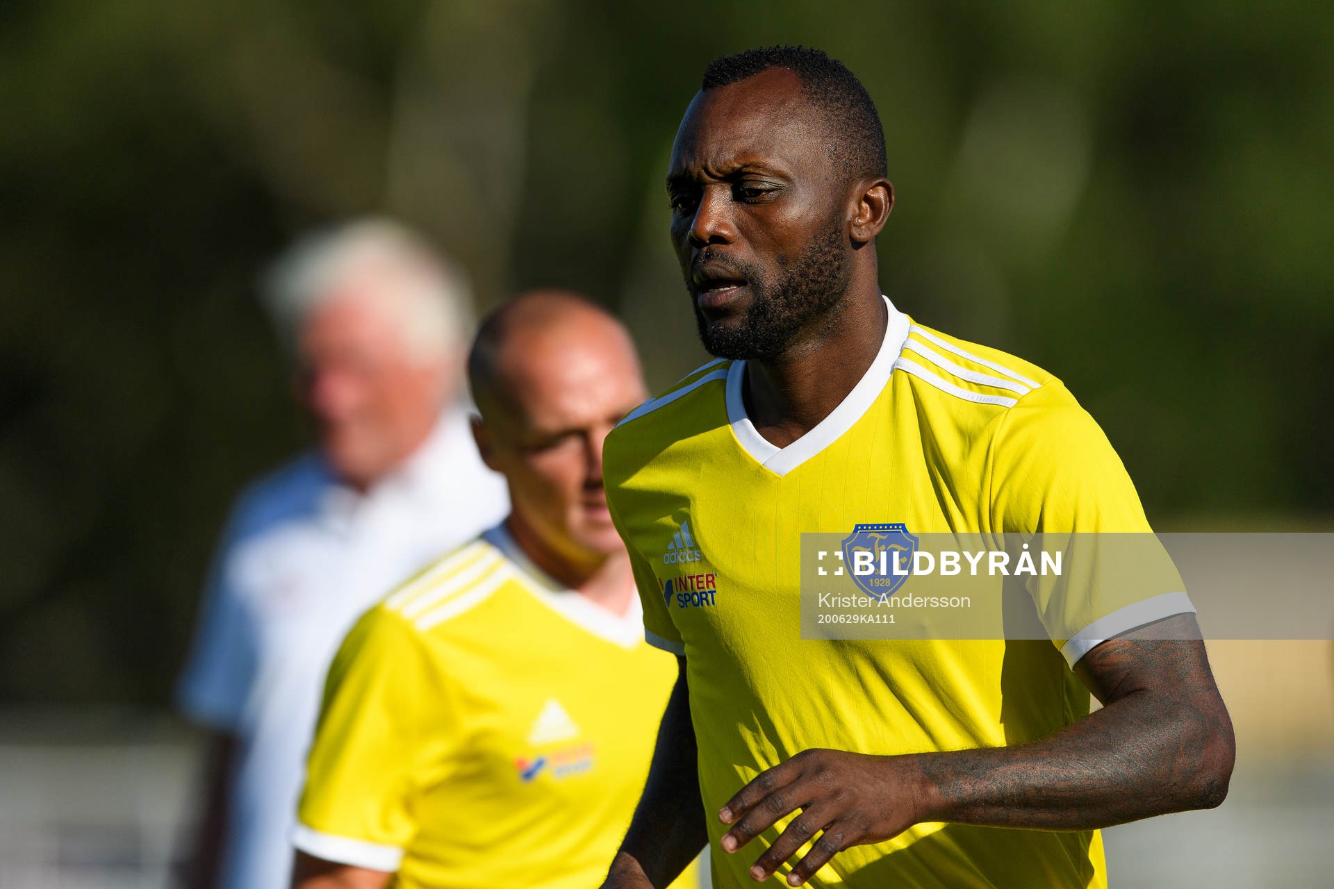 Falkenbergs John Chibuike före fotbollsmatchen i