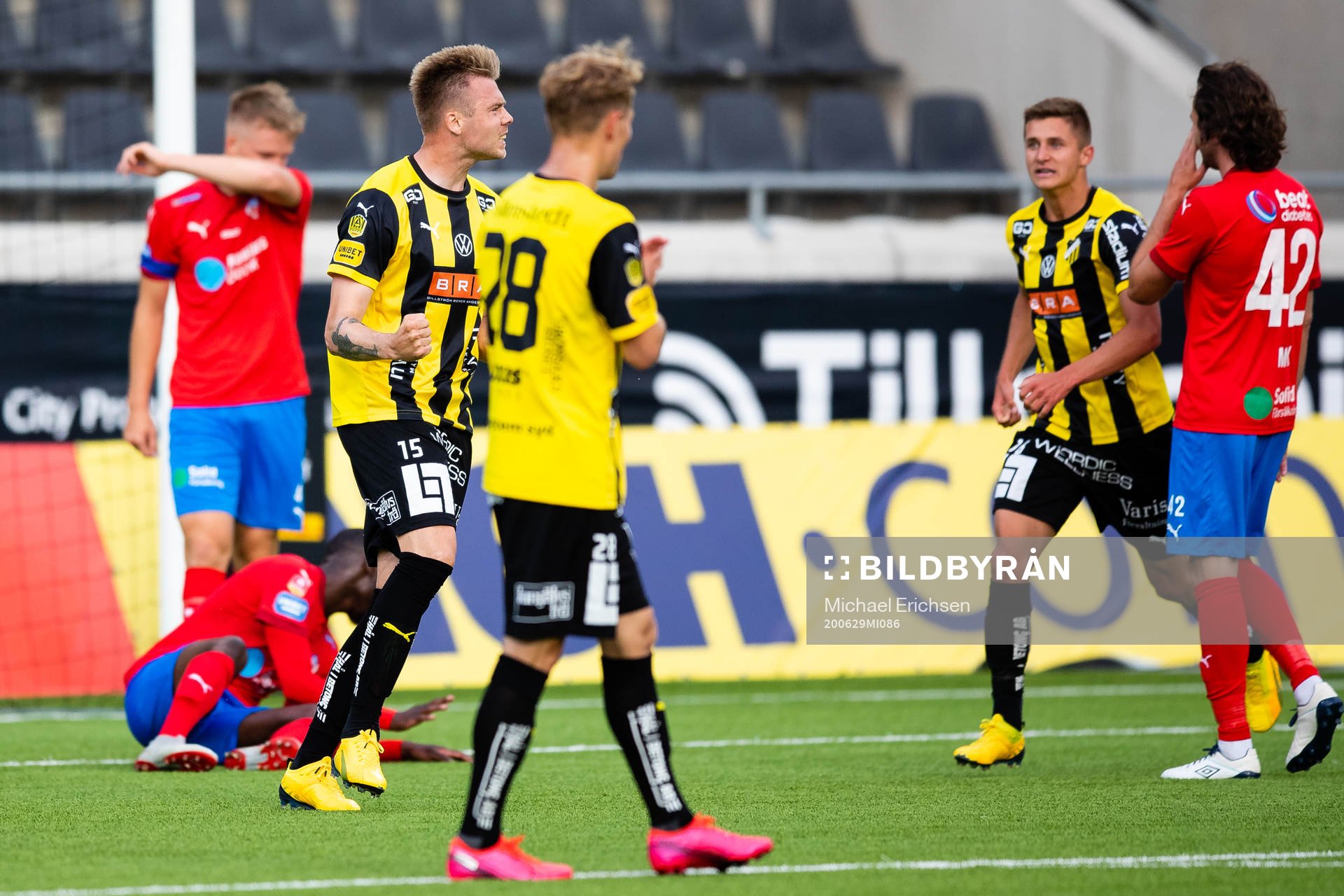 Häckens Alexander Söderlund jublar