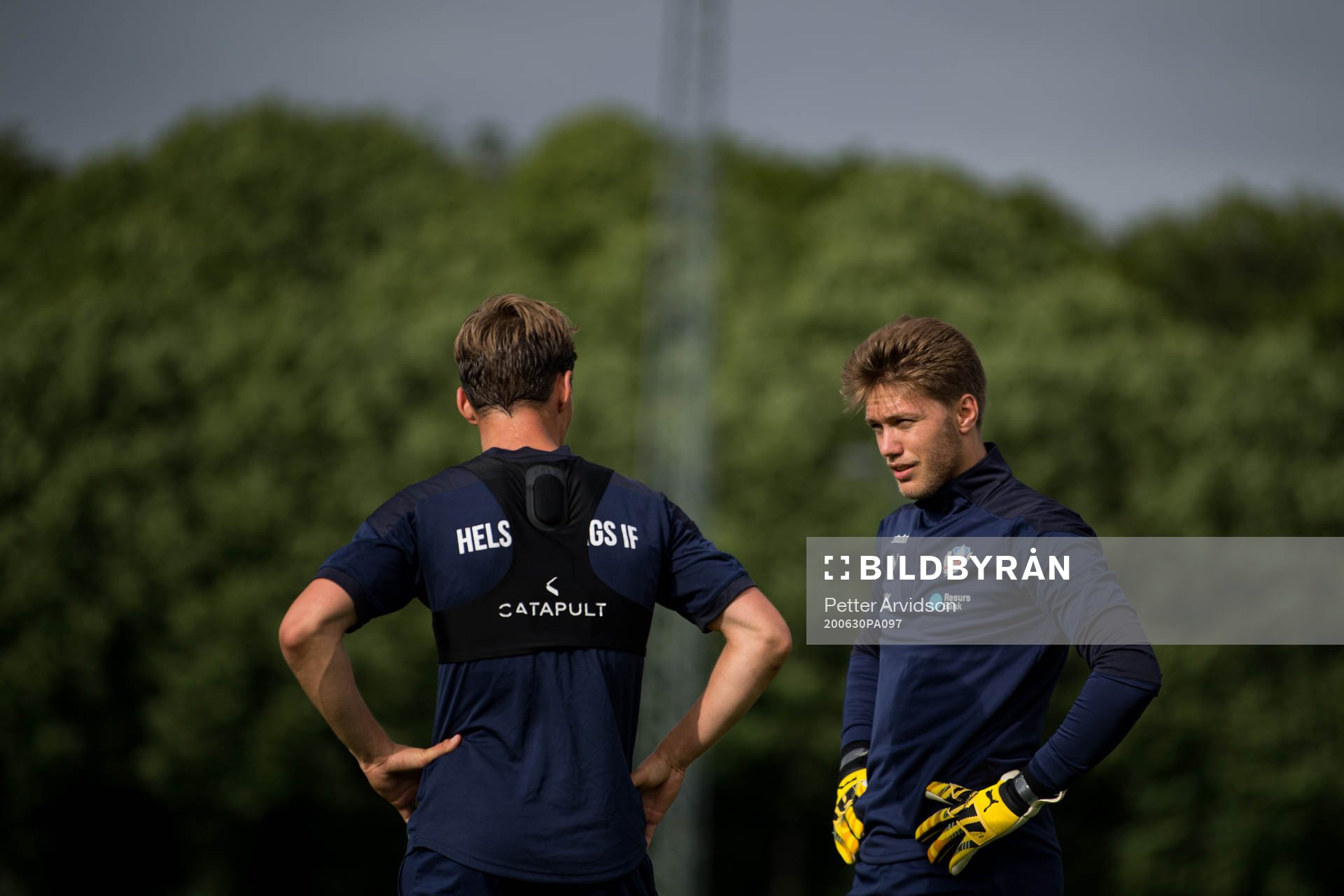 Filip Sjöberg och målvakt Kalle Joelsson